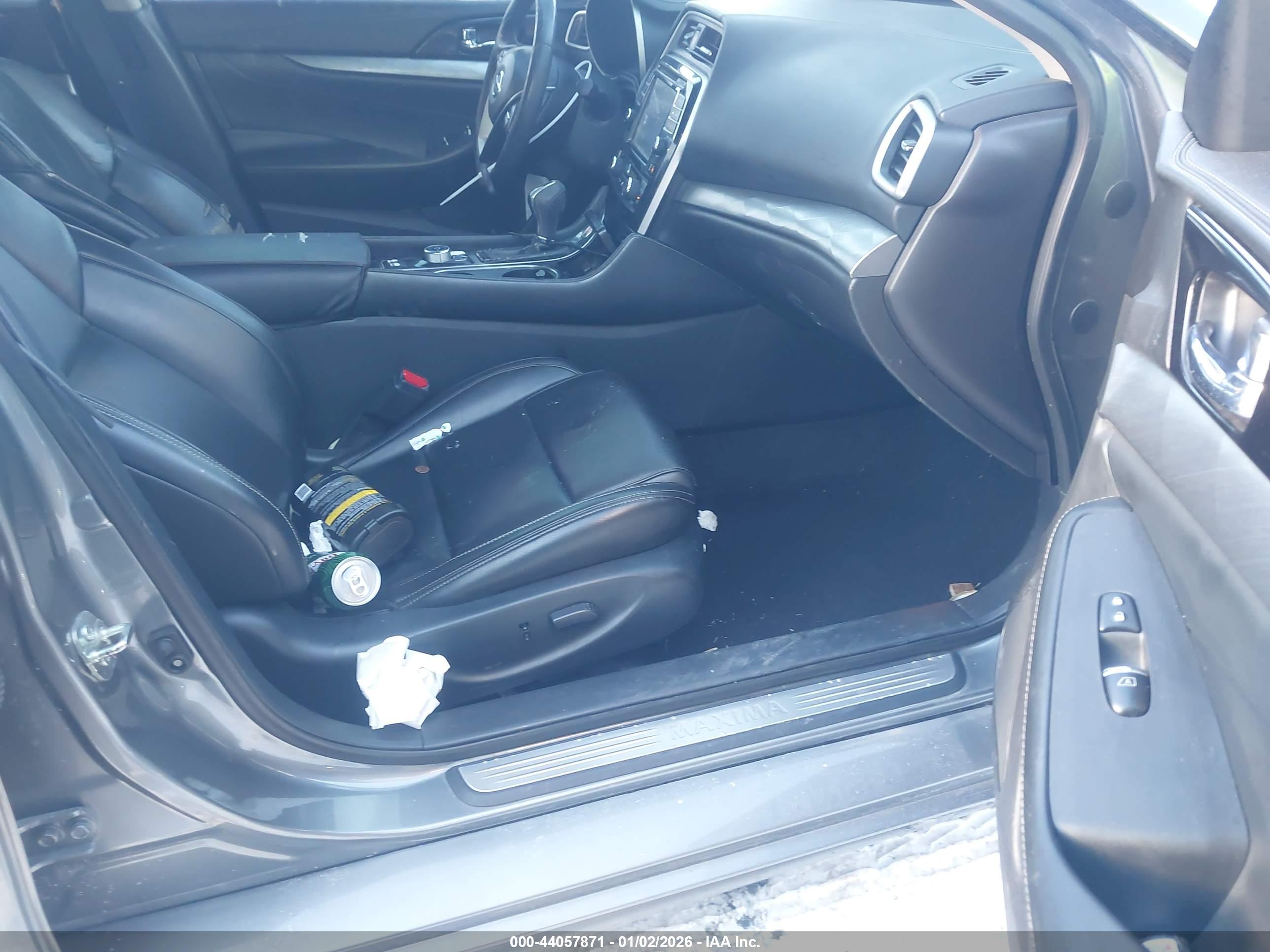 NISSAN MAXIMA image 5