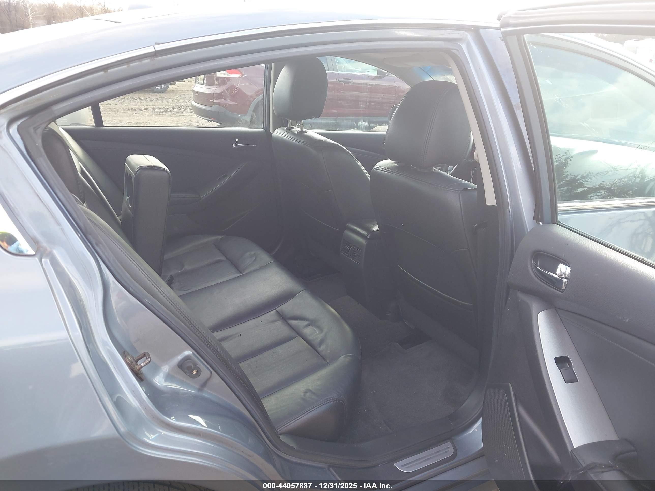 NISSAN ALTIMA image 8