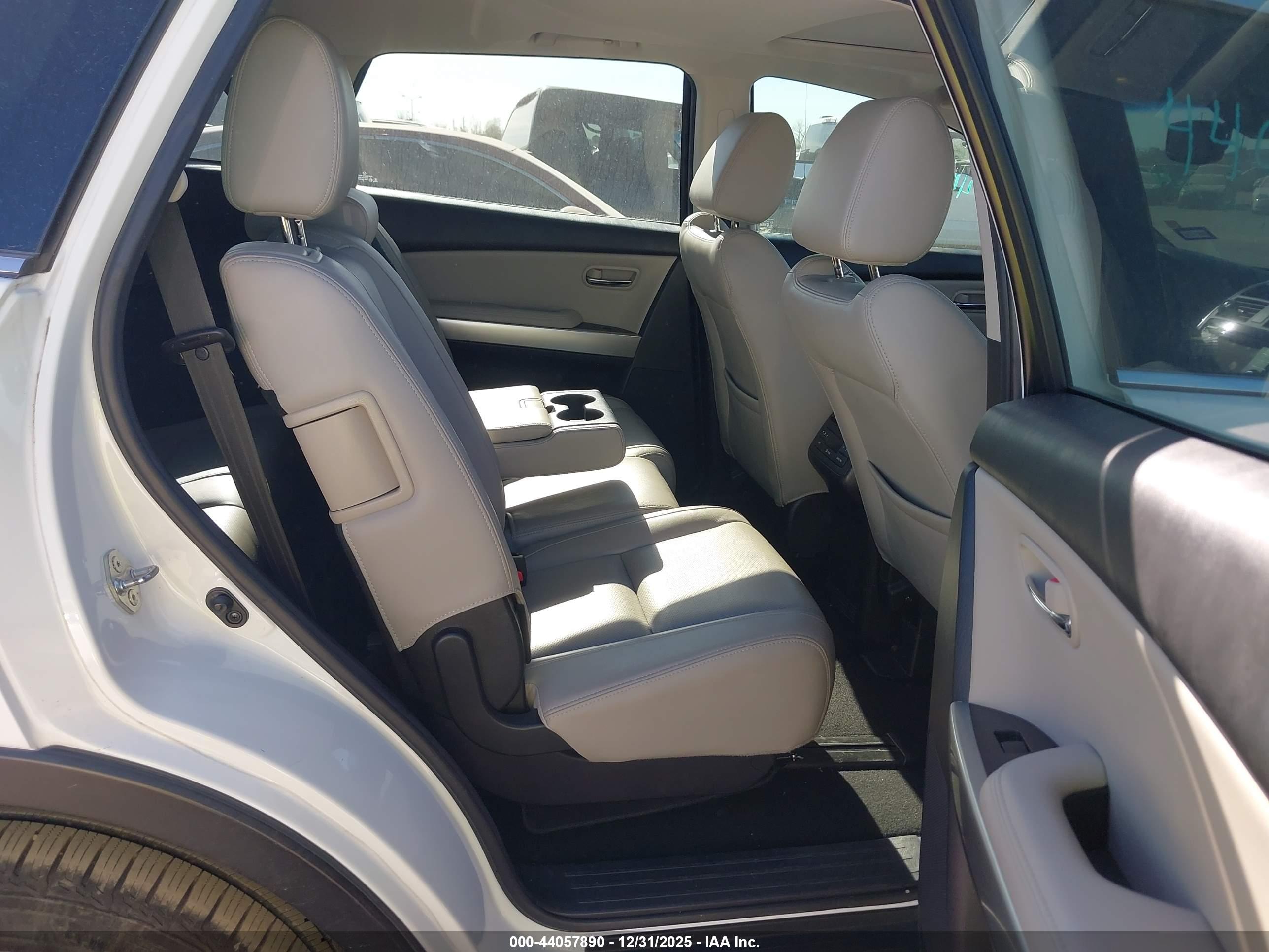 MAZDA CX-9 image 8