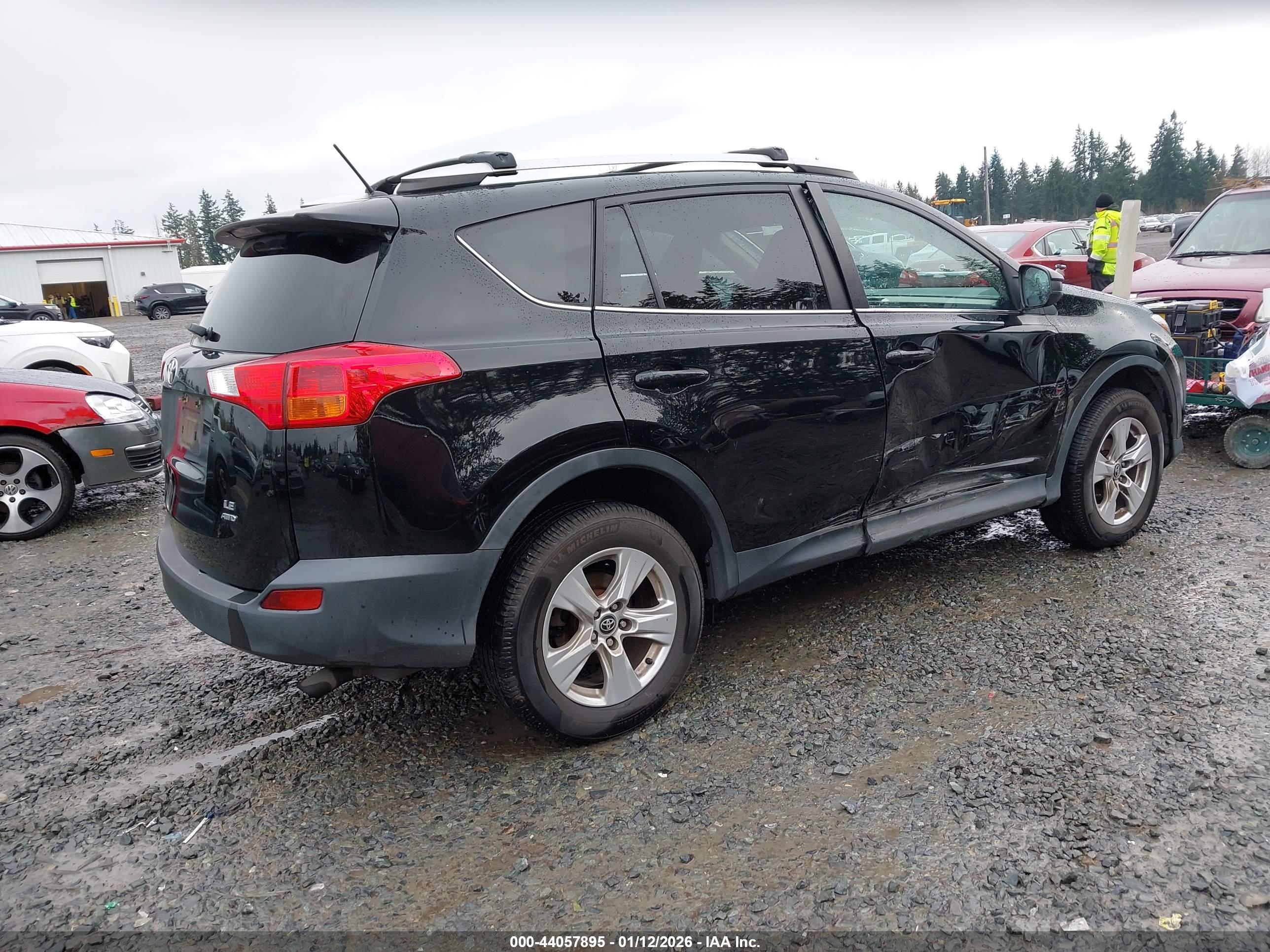 TOYOTA RAV4 image 4