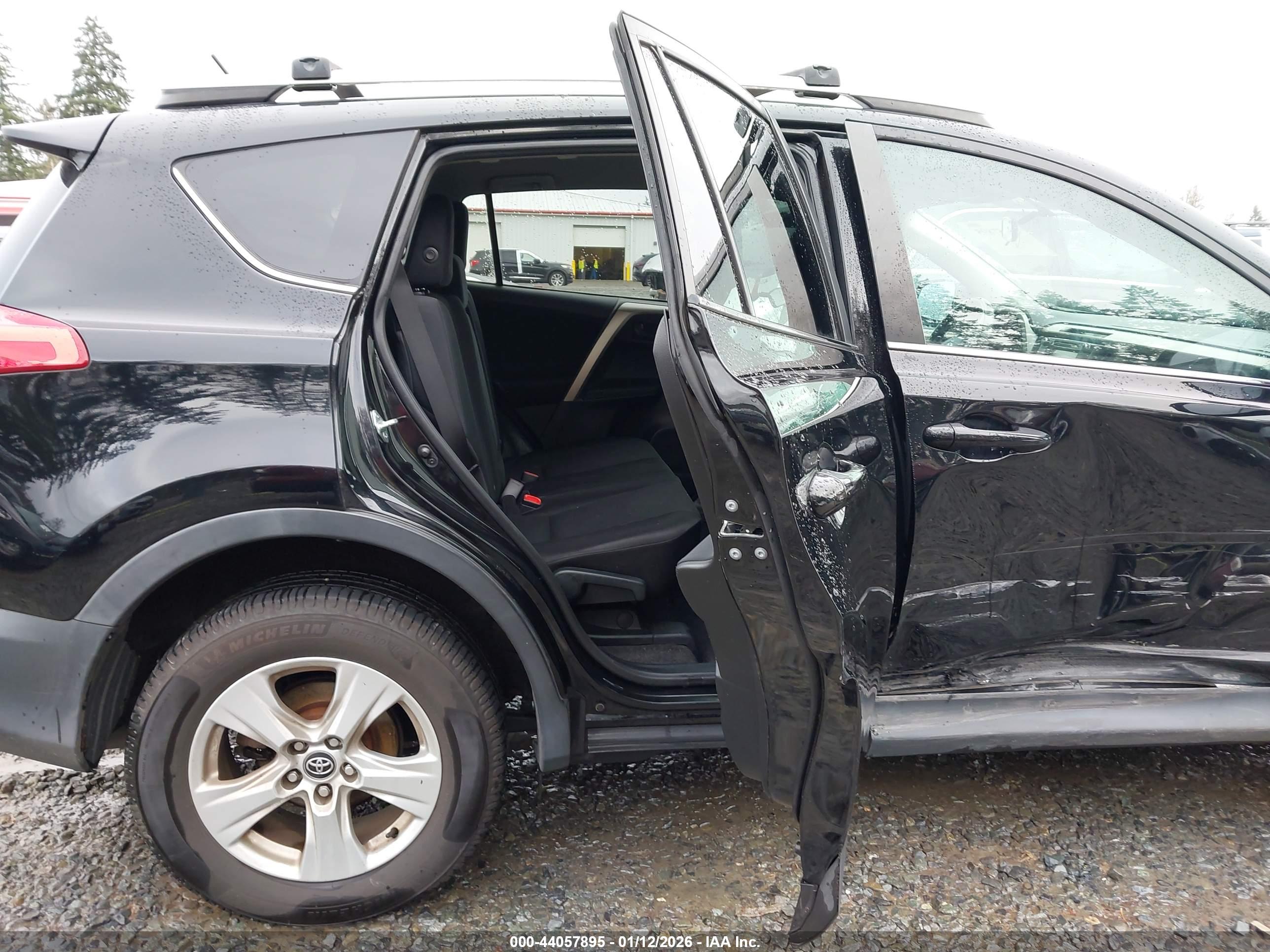 TOYOTA RAV4 image 8