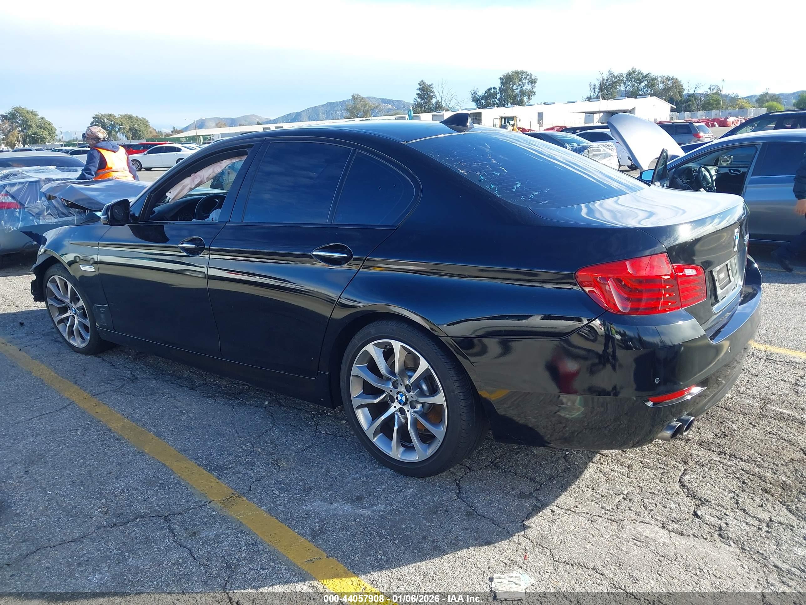 BMW 528I image 3