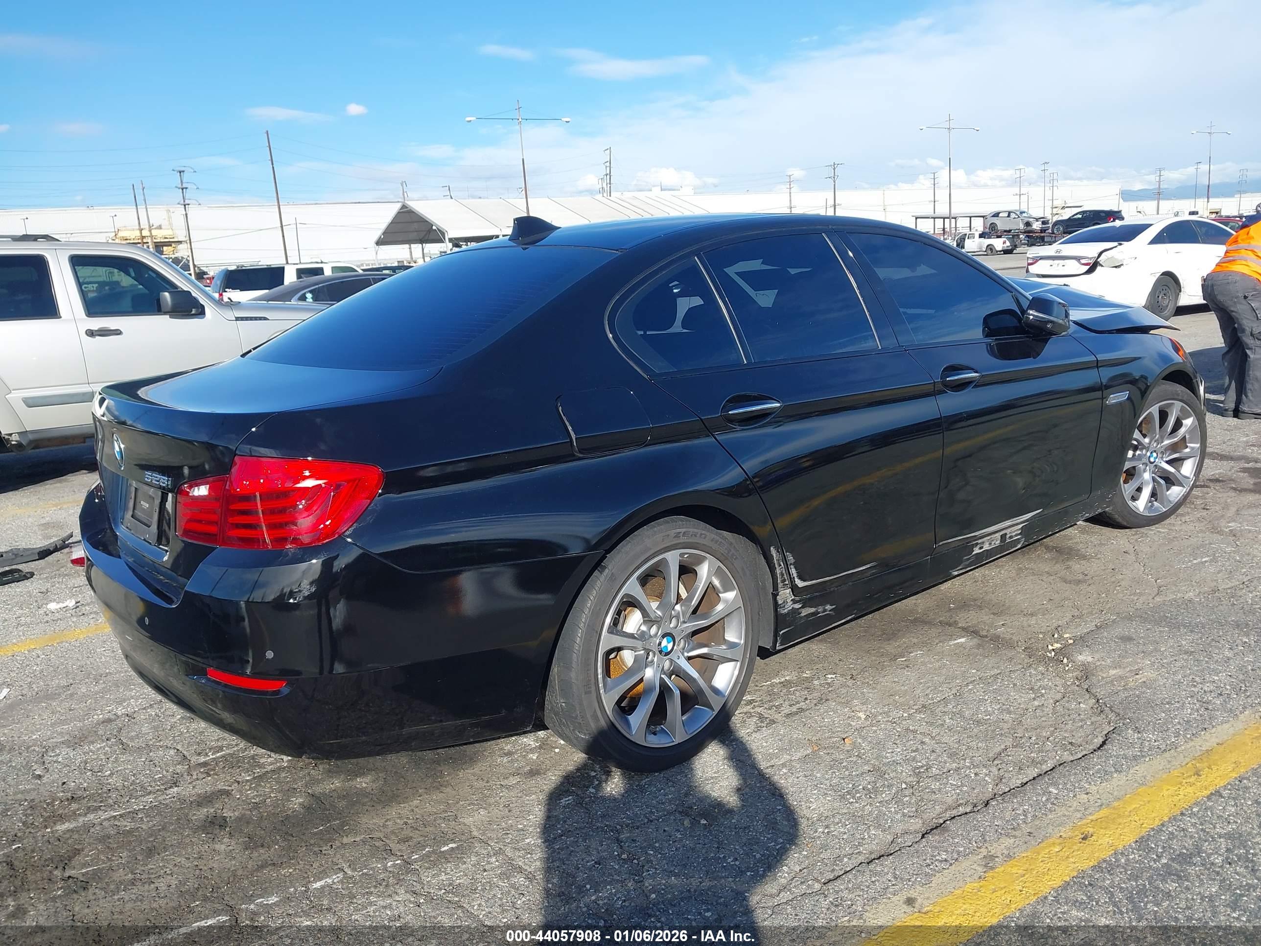 BMW 528I image 4