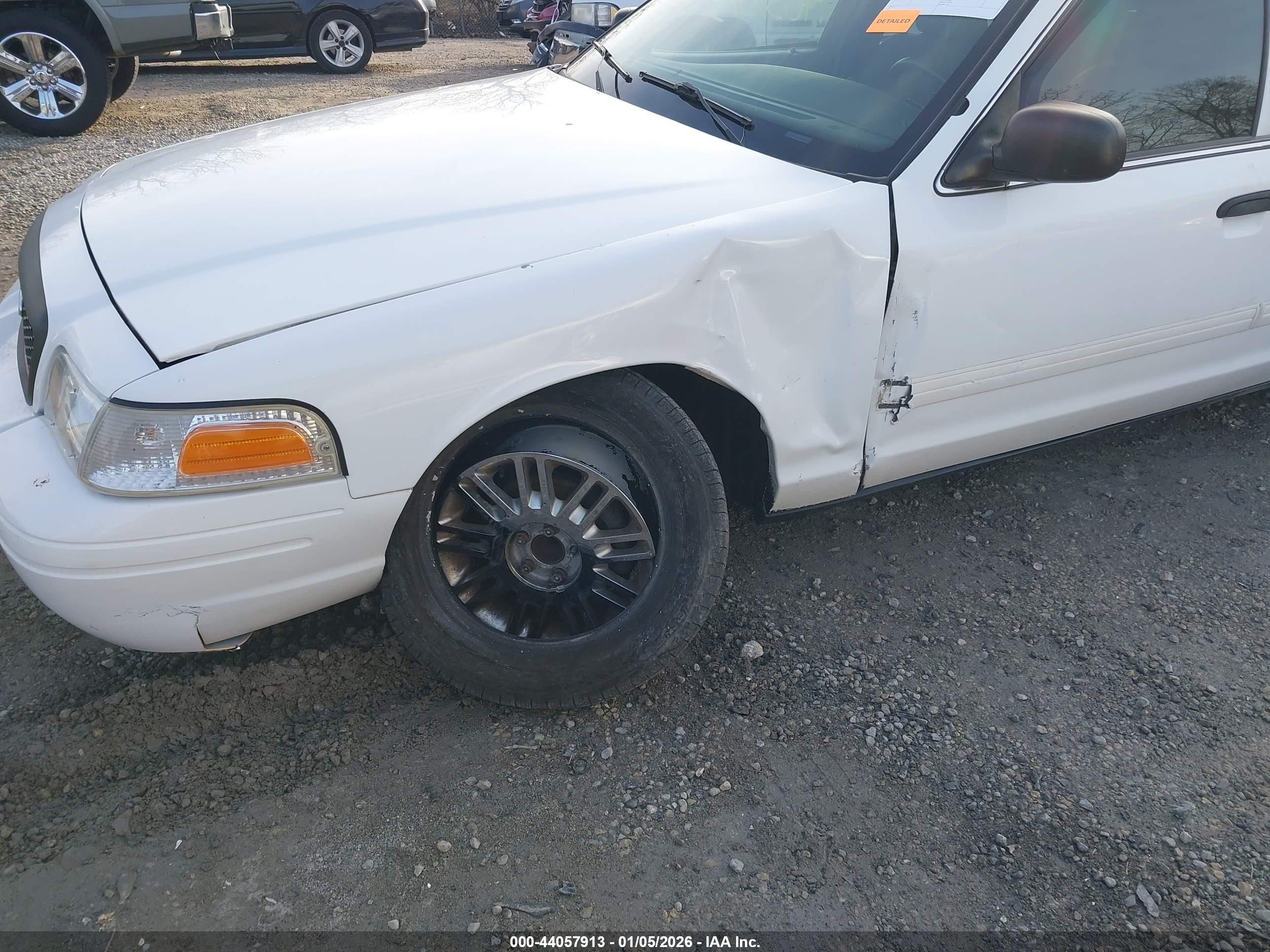 FORD CROWN image 6