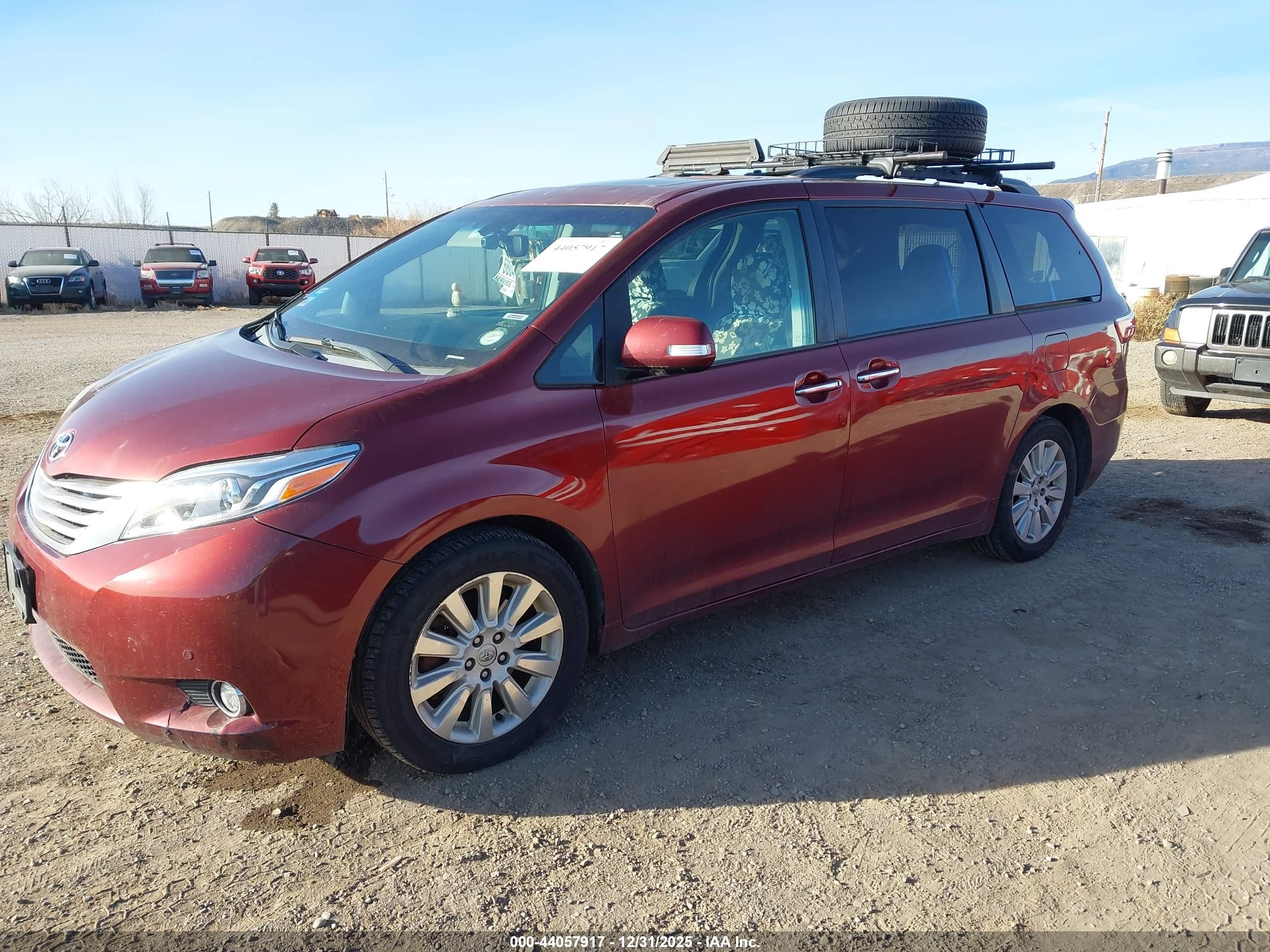 TOYOTA SIENNA image 2