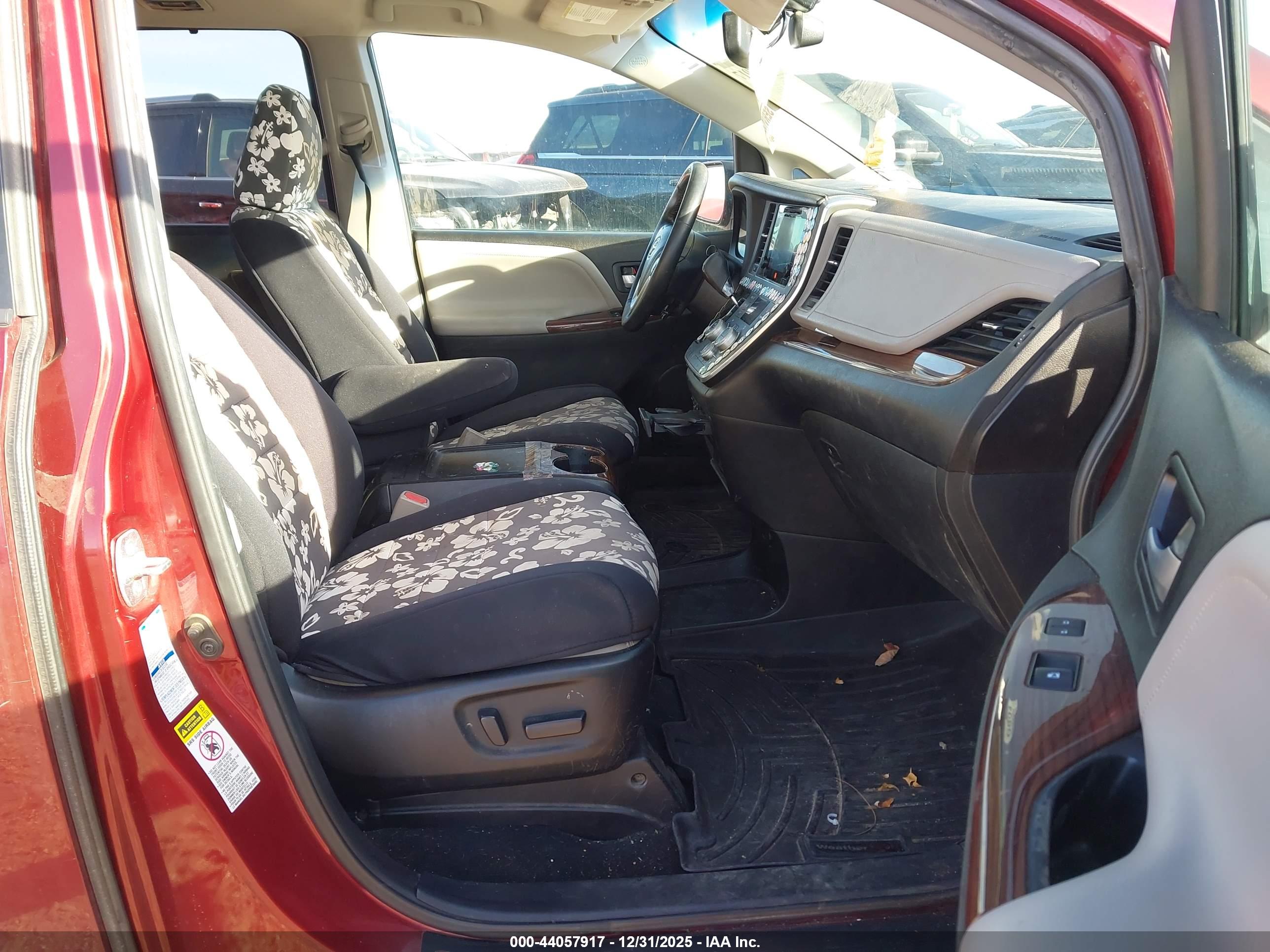 TOYOTA SIENNA image 5