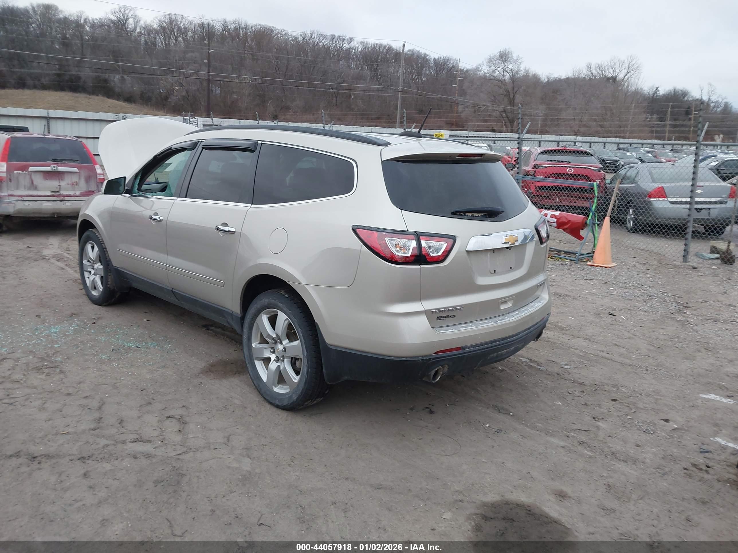 CHEVROLET TRAVERSE image 3