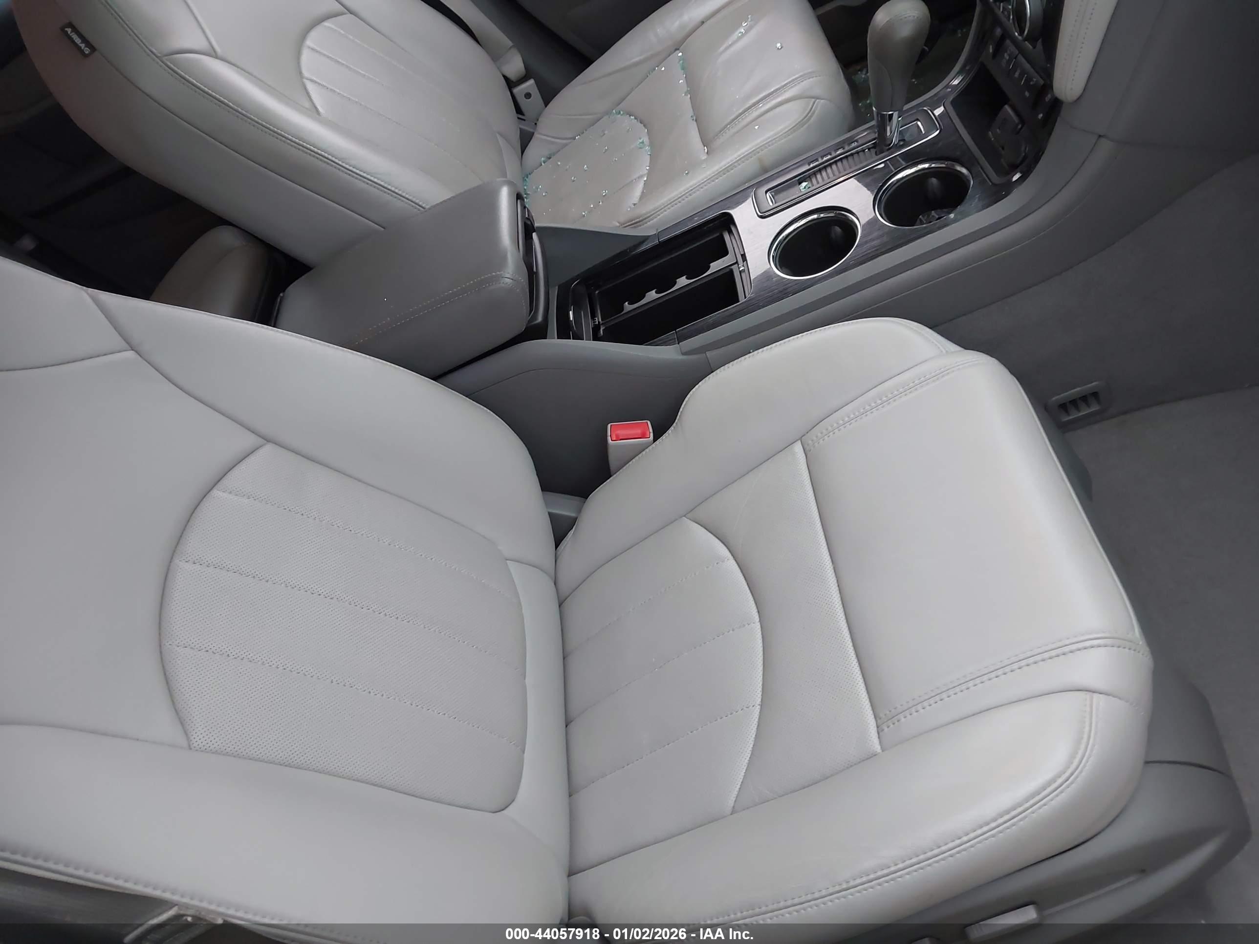 CHEVROLET TRAVERSE image 5