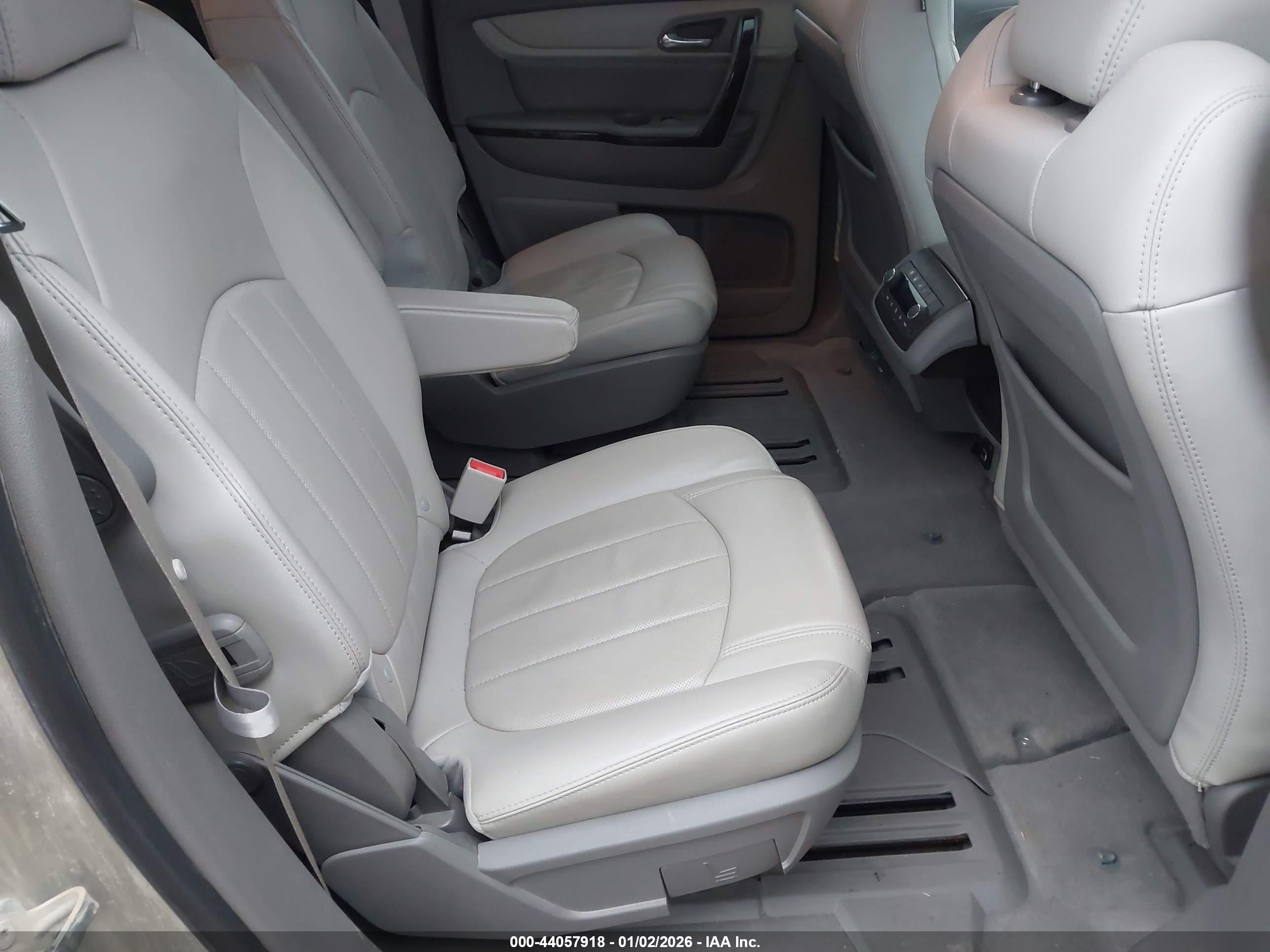 CHEVROLET TRAVERSE image 8