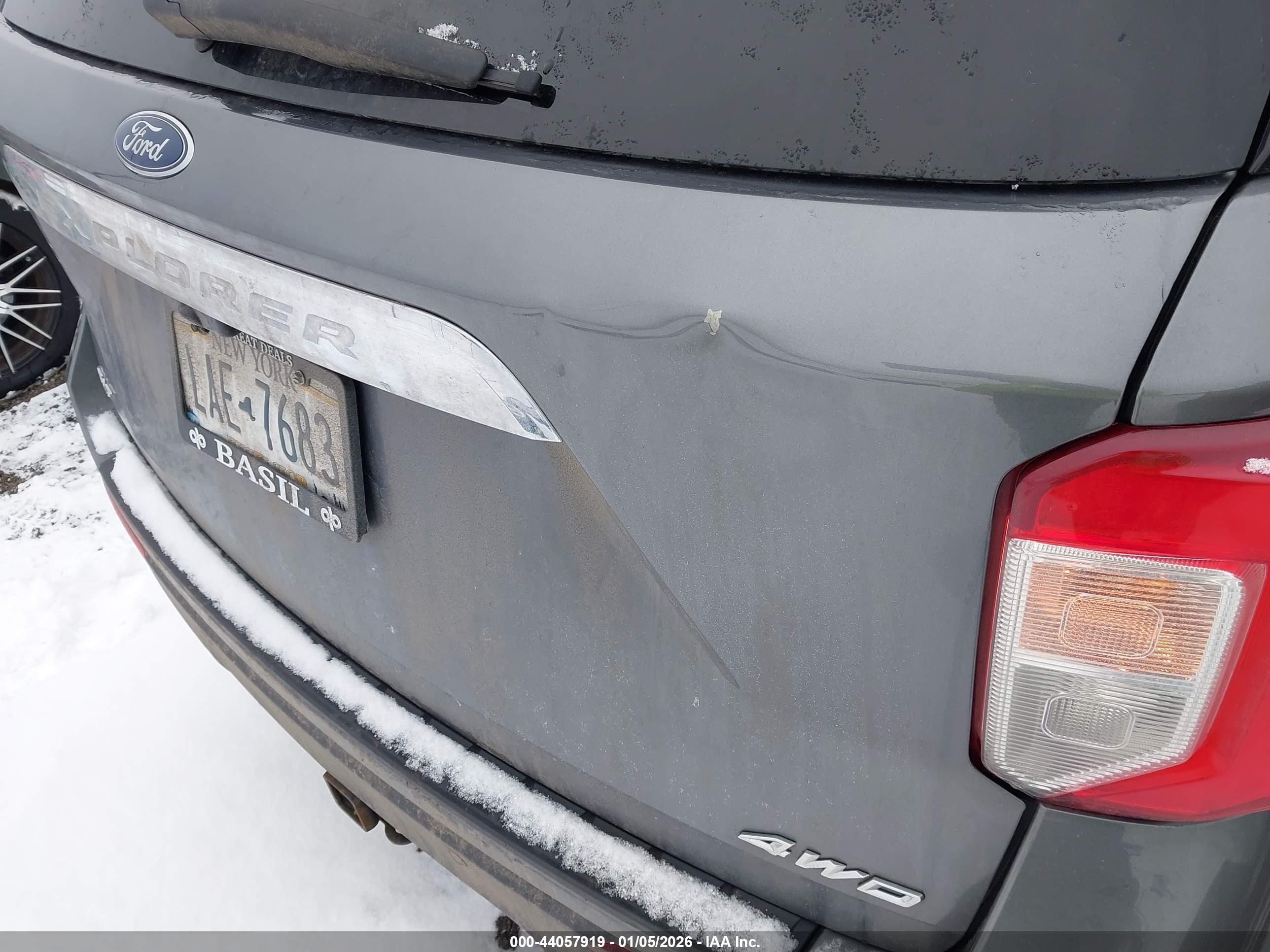 FORD EXPLORER image 6