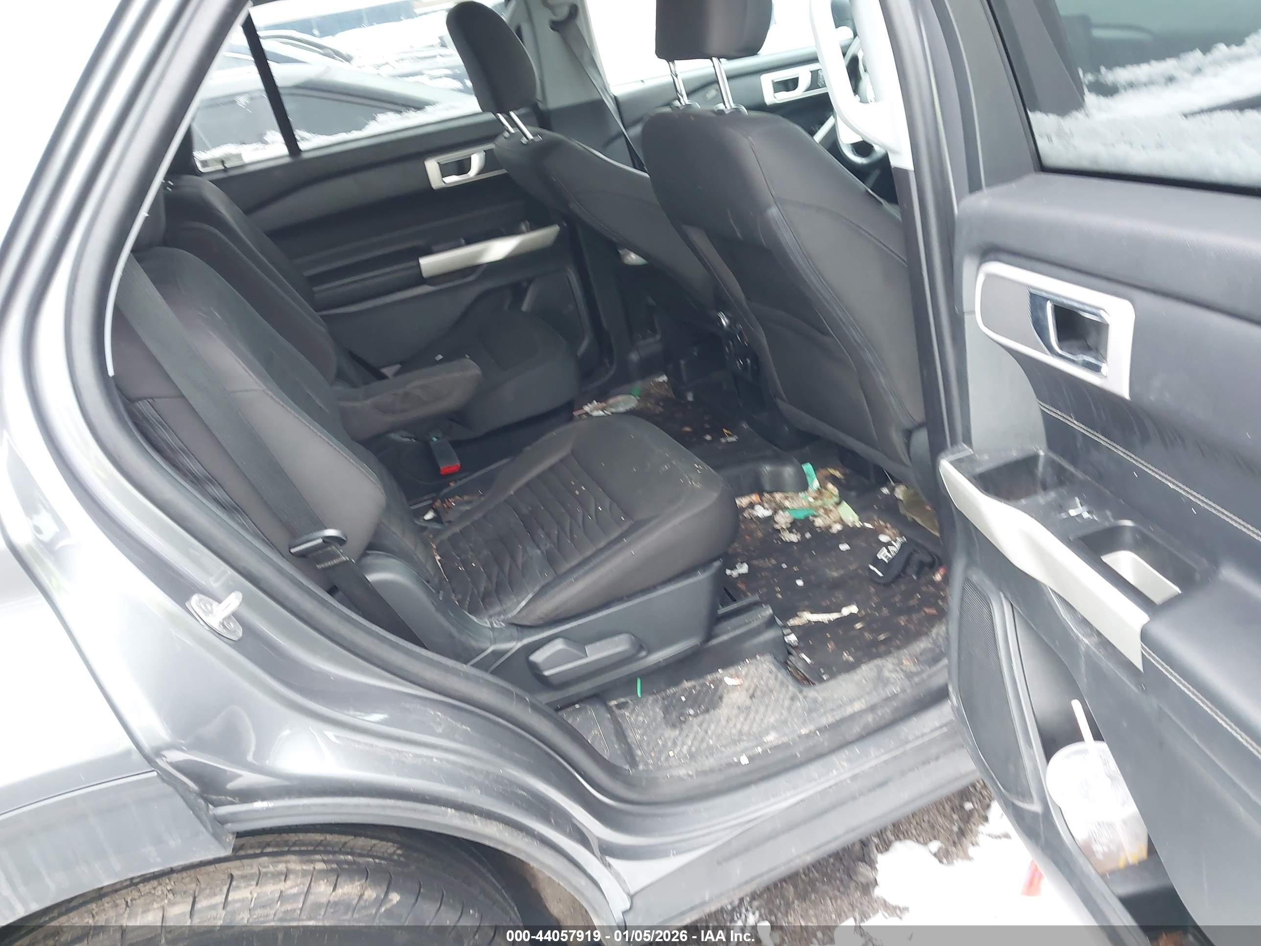 FORD EXPLORER image 8