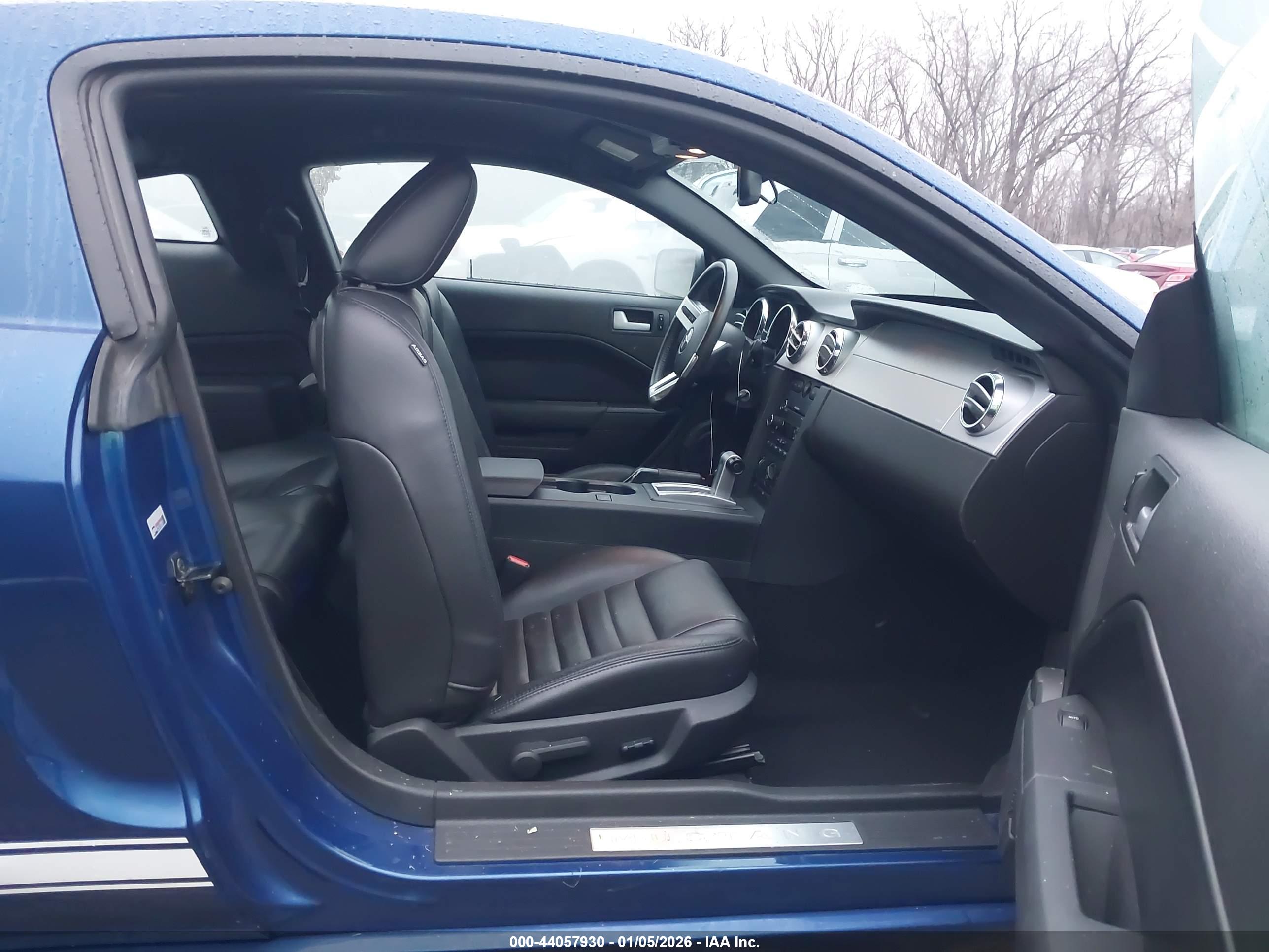 FORD MUSTANG image 5