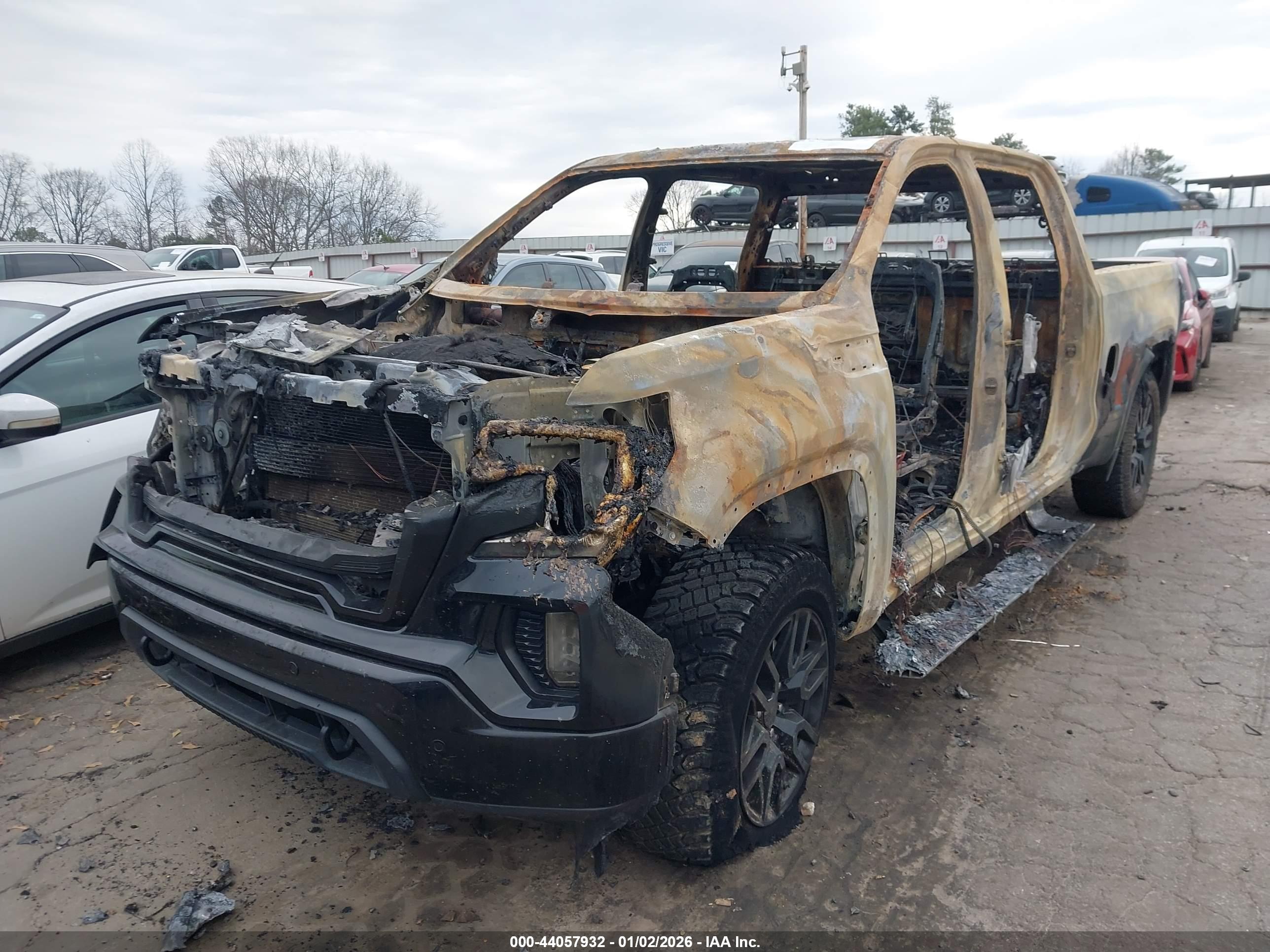 GMC SIERRA image 2