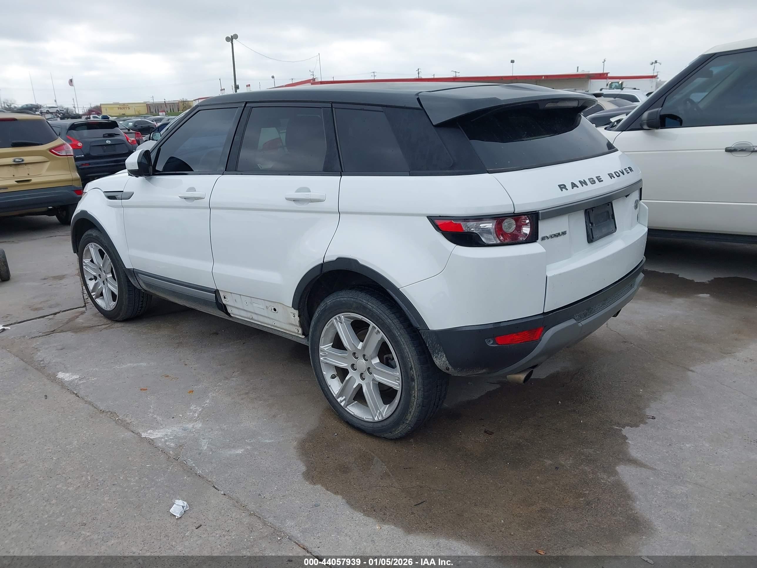 LAND ROVER image 3