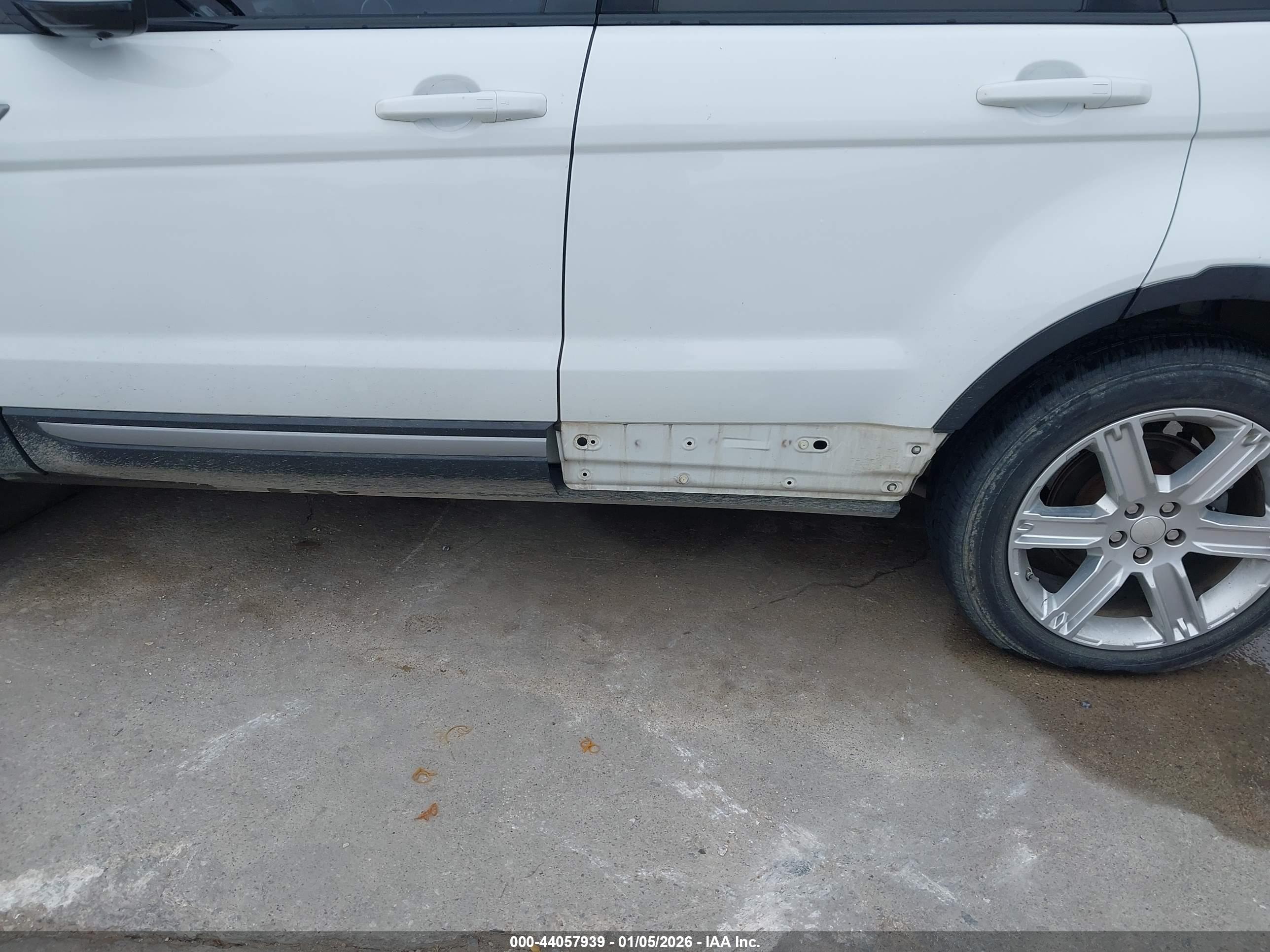 LAND ROVER image 6