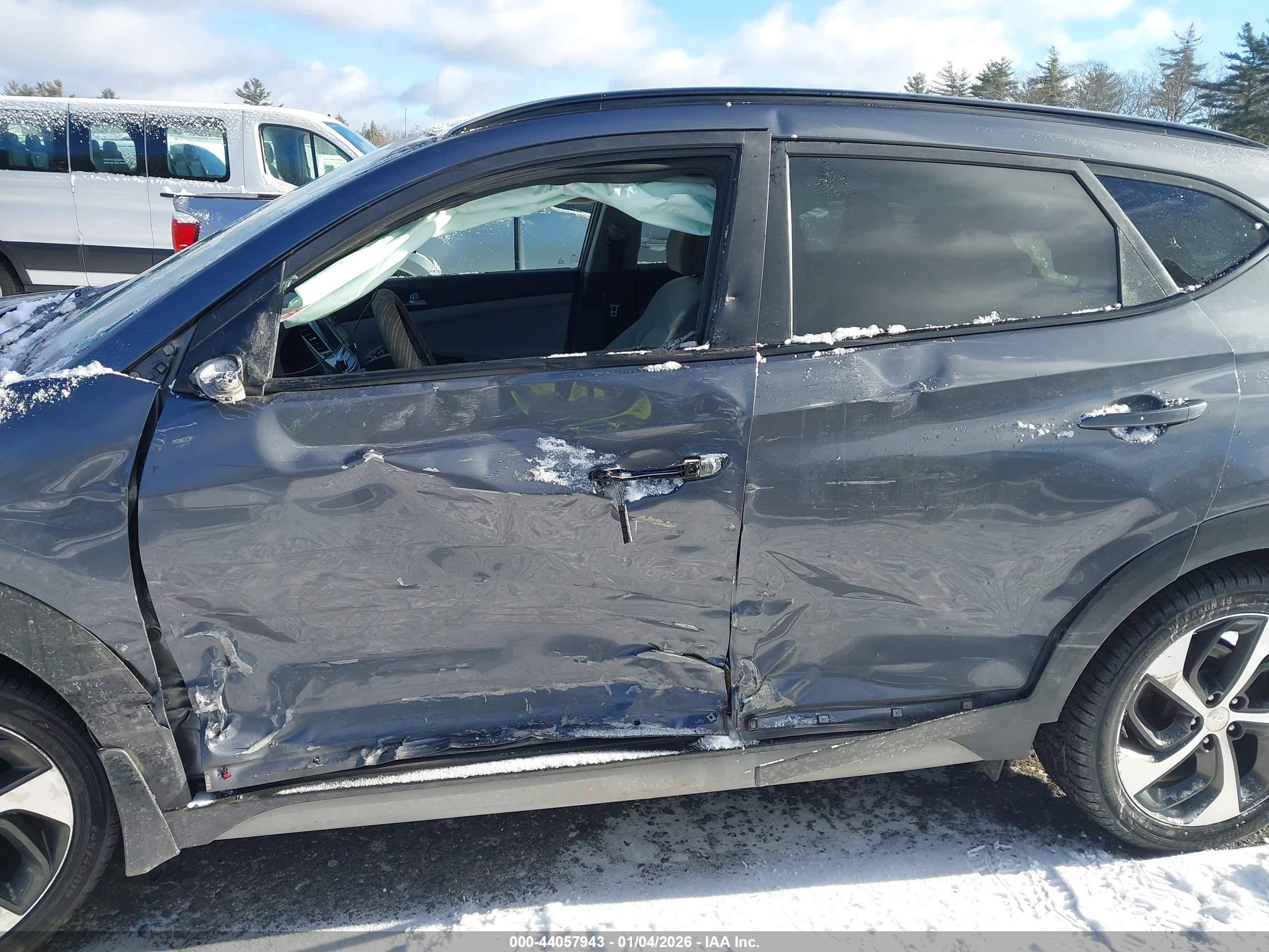 HYUNDAI TUCSON image 6