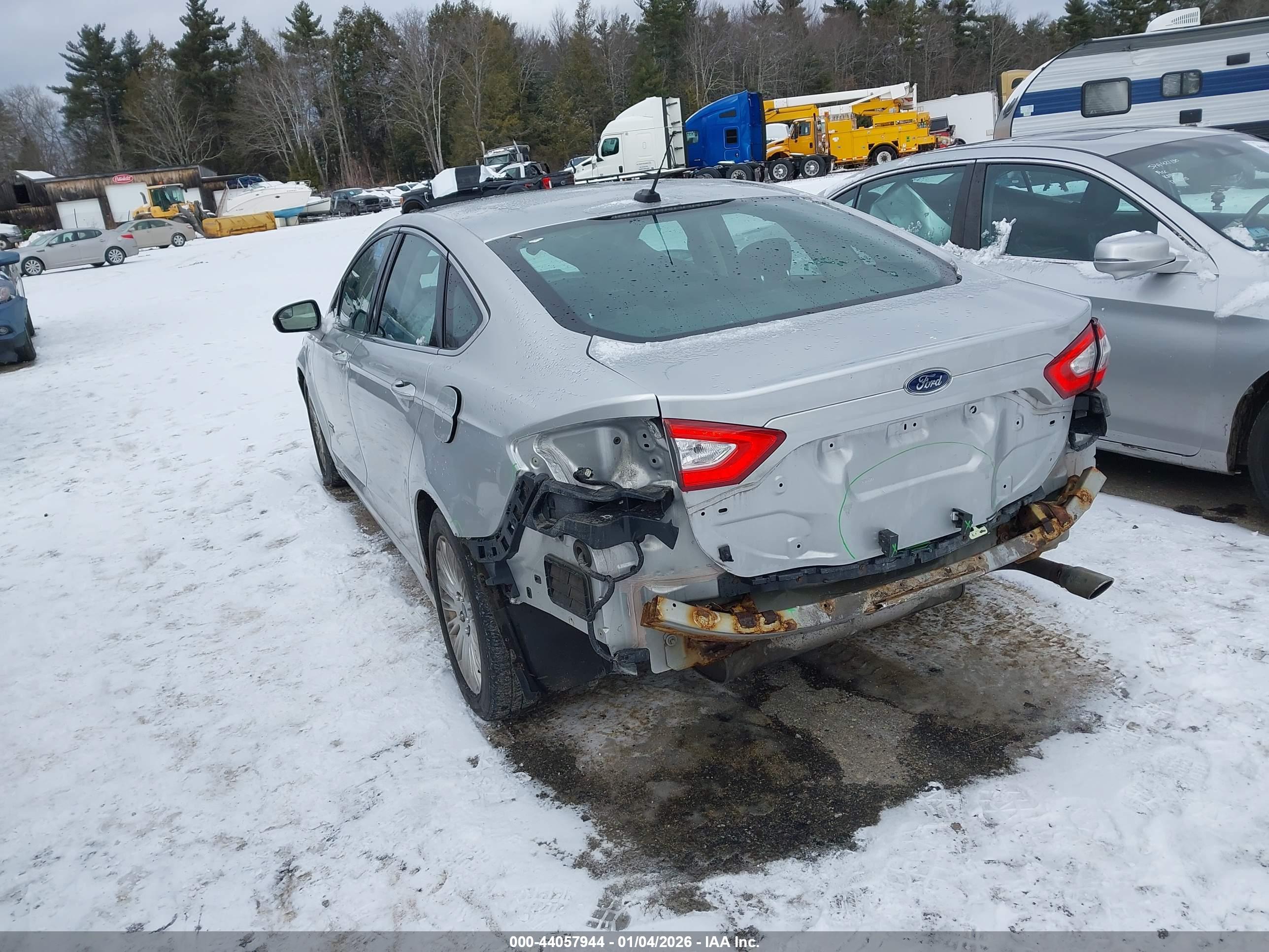 FORD FUSION image 3