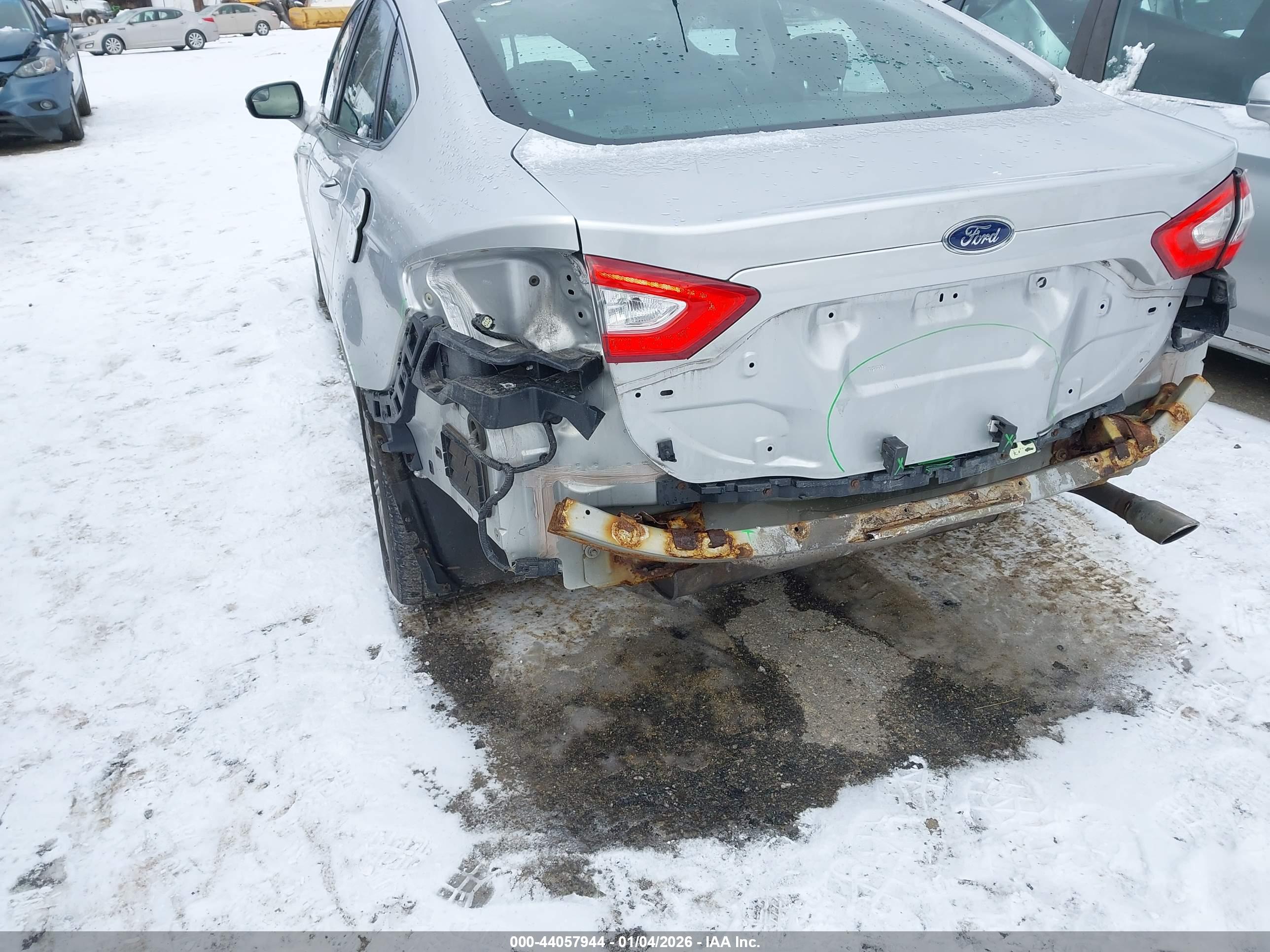 FORD FUSION image 6