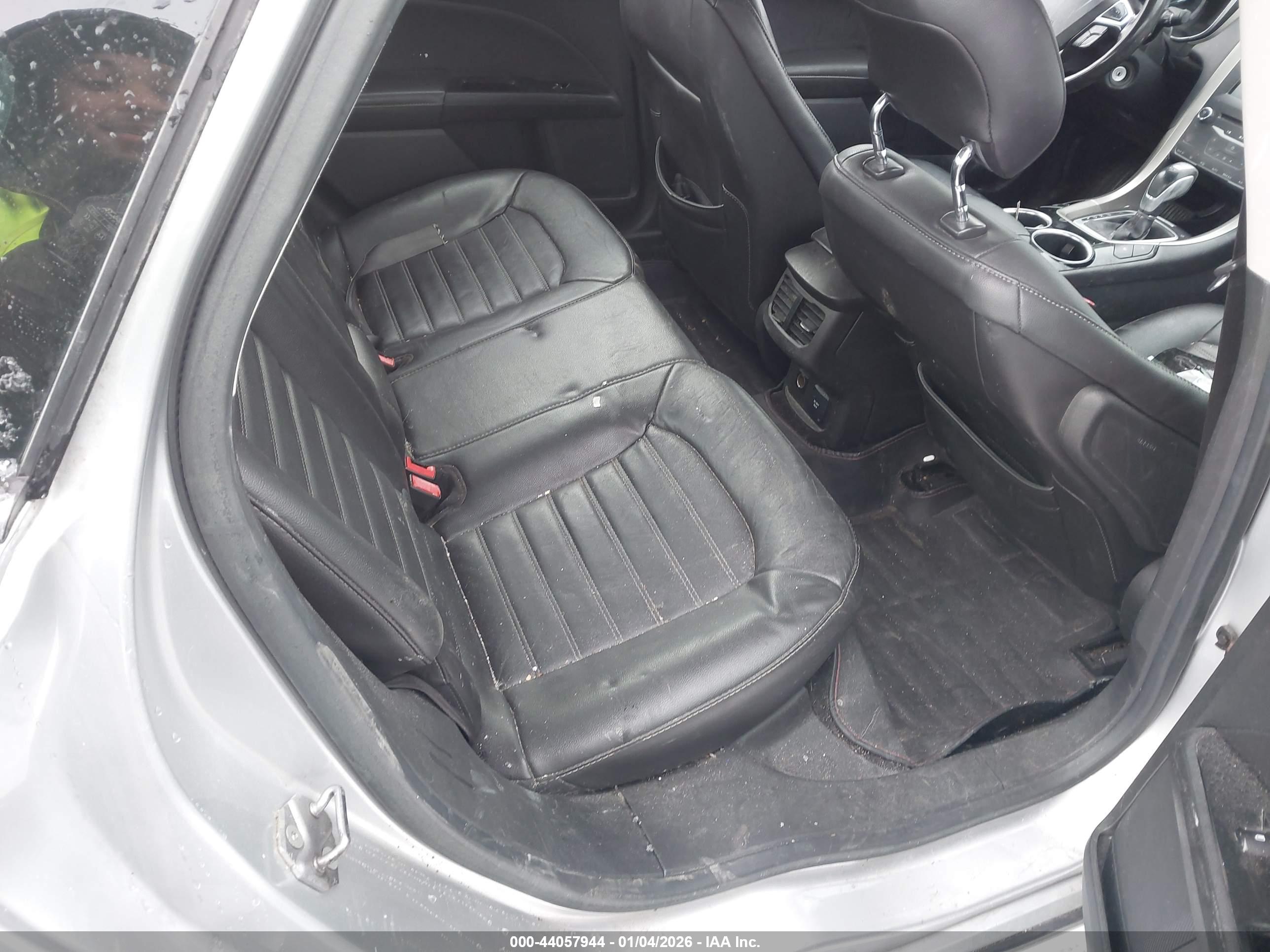 FORD FUSION image 8