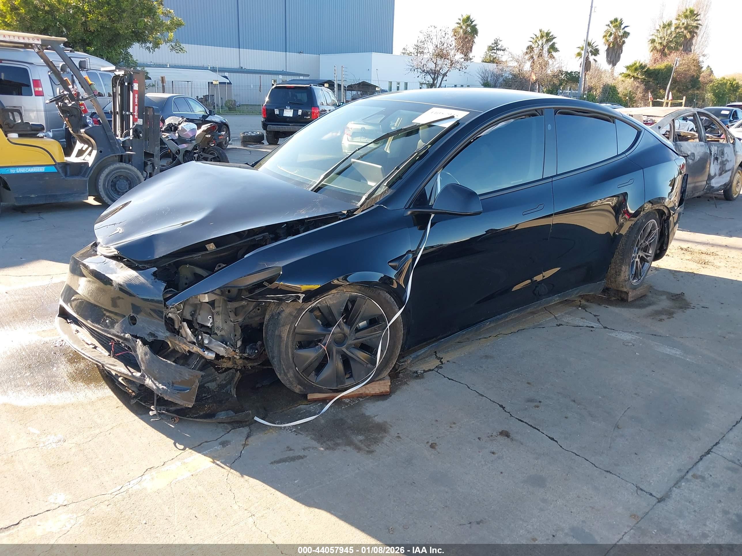 TESLA MODEL image 2
