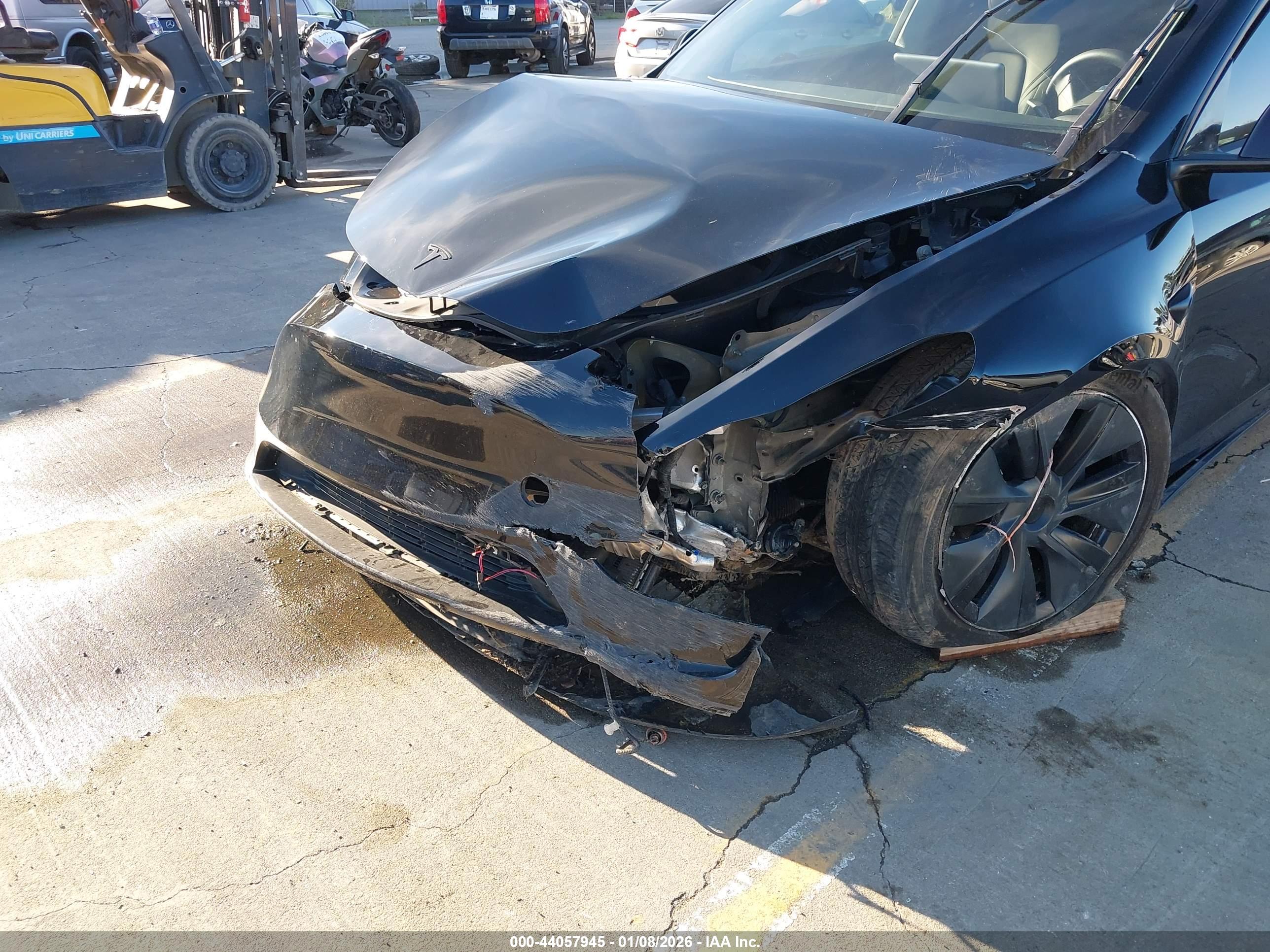 TESLA MODEL image 6