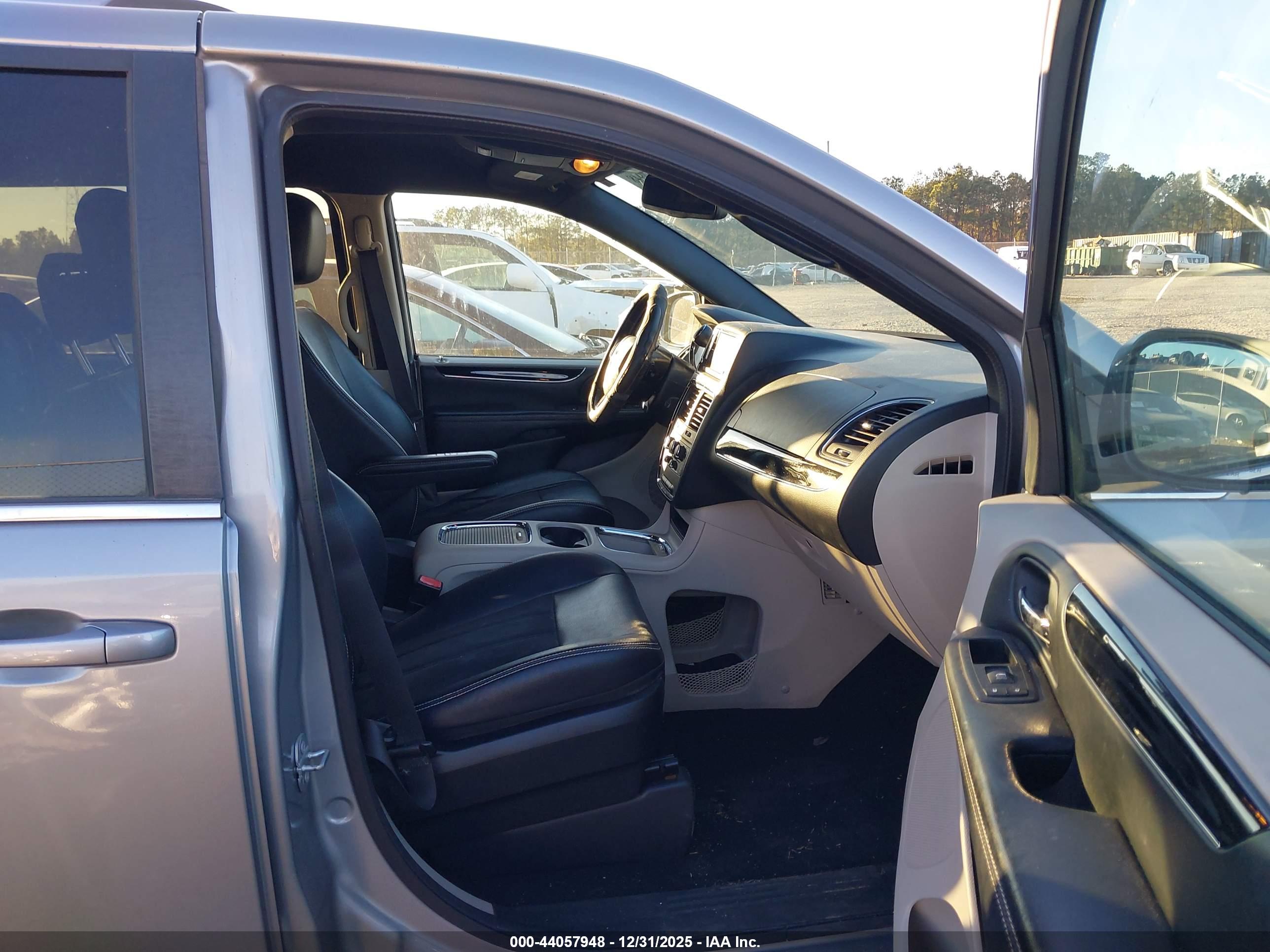DODGE GRAND image 5