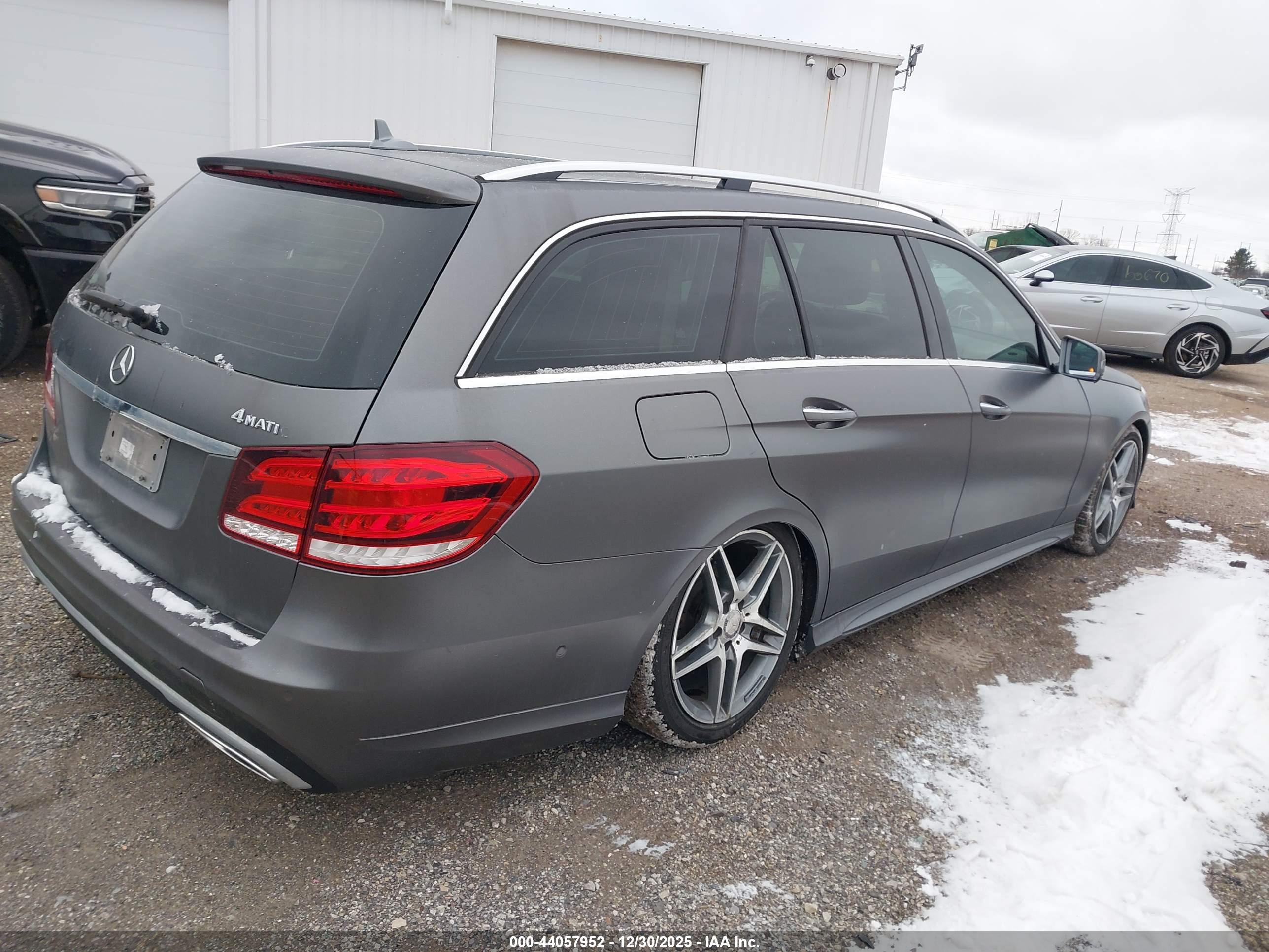MERCEDES-BENZ E image 4
