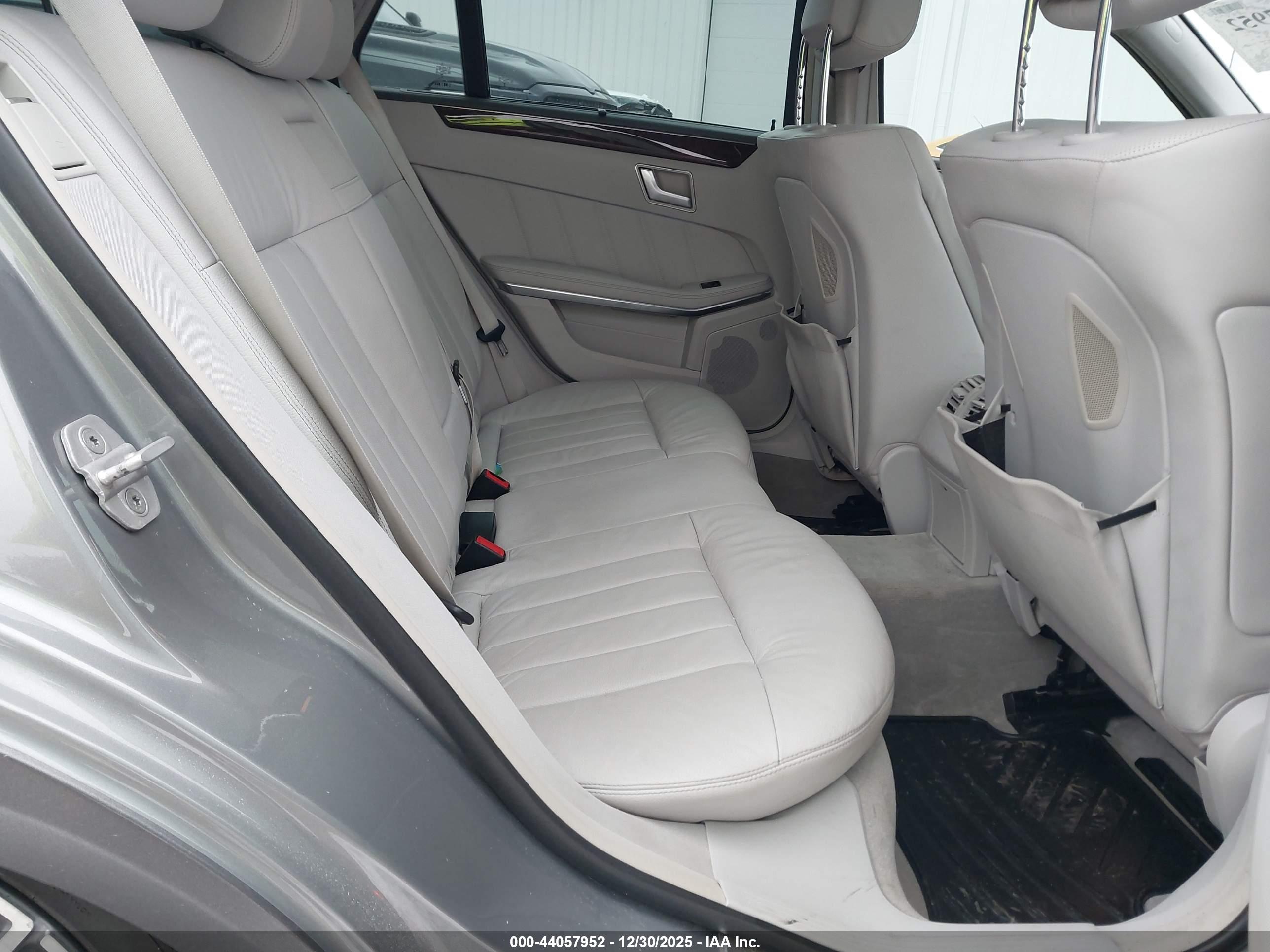 MERCEDES-BENZ E image 8