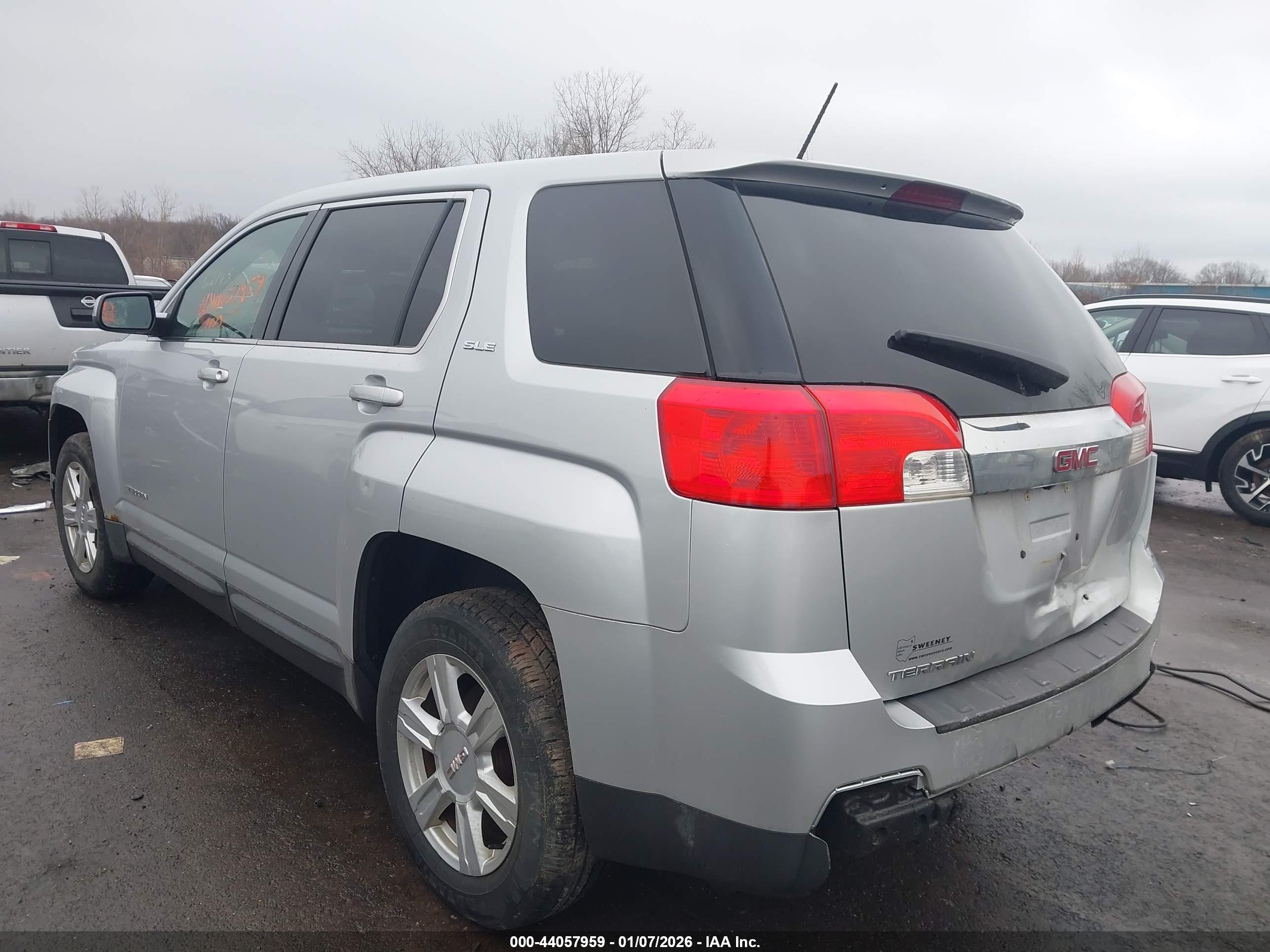 GMC TERRAIN image 3