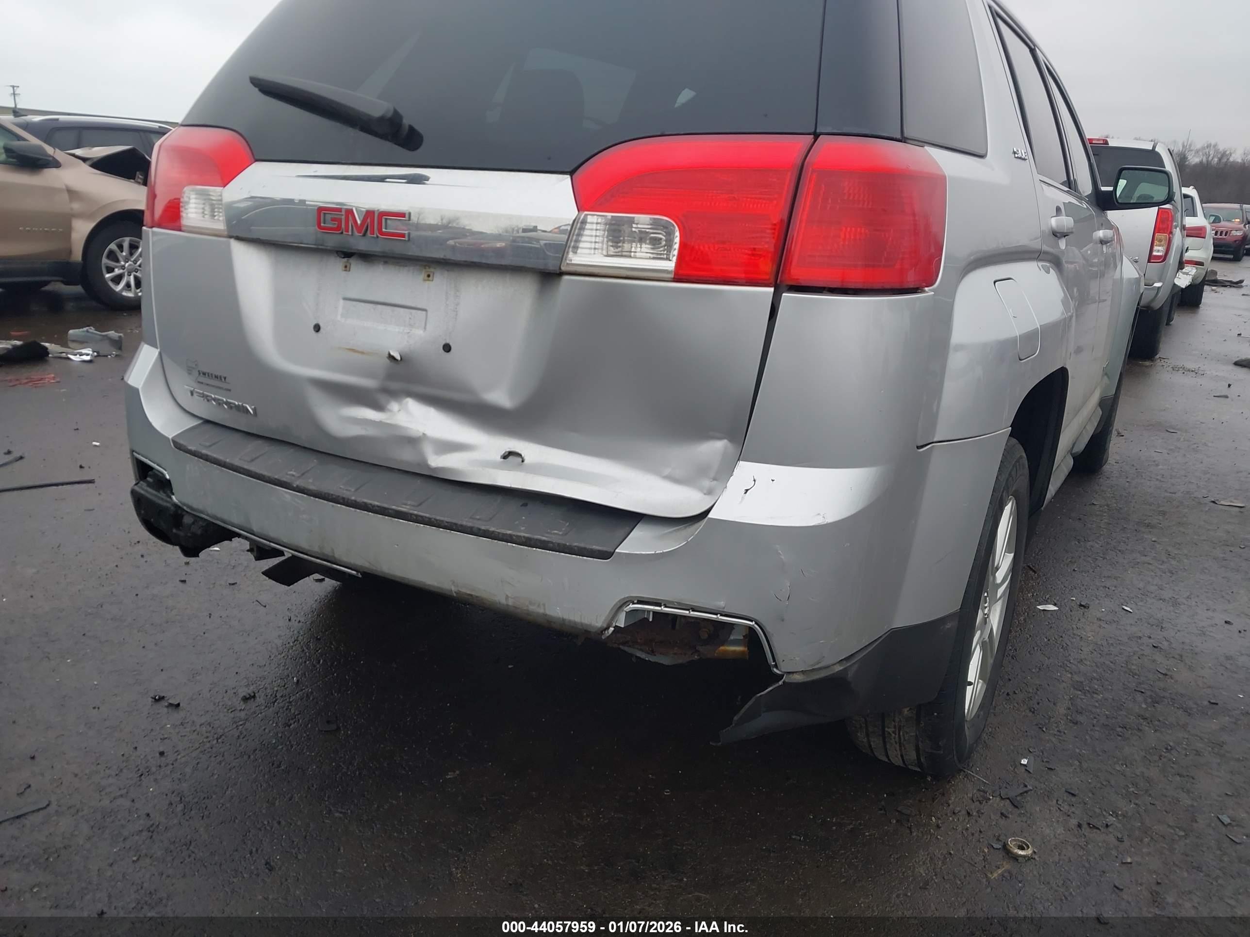 GMC TERRAIN image 6