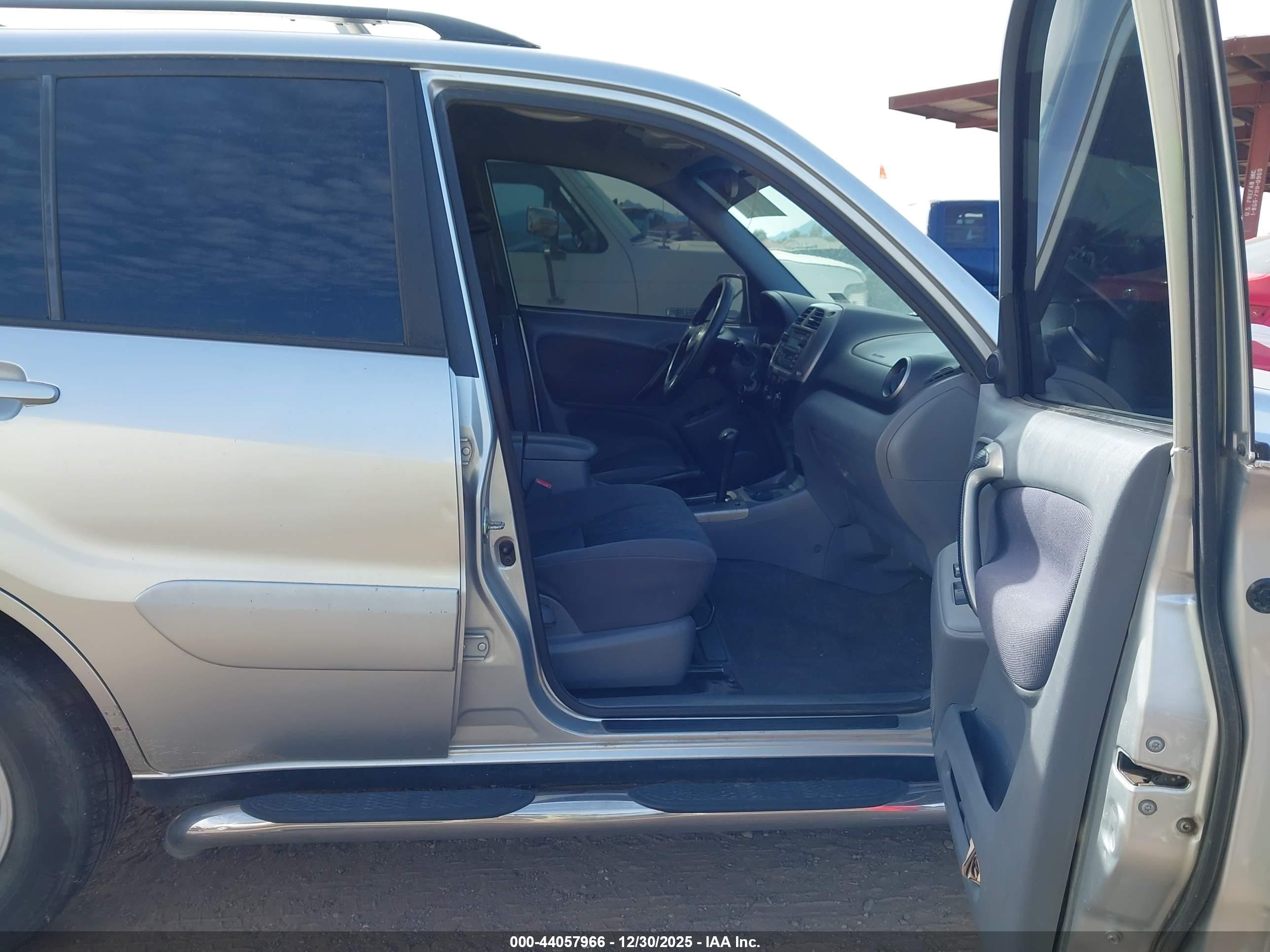 TOYOTA RAV4 image 5