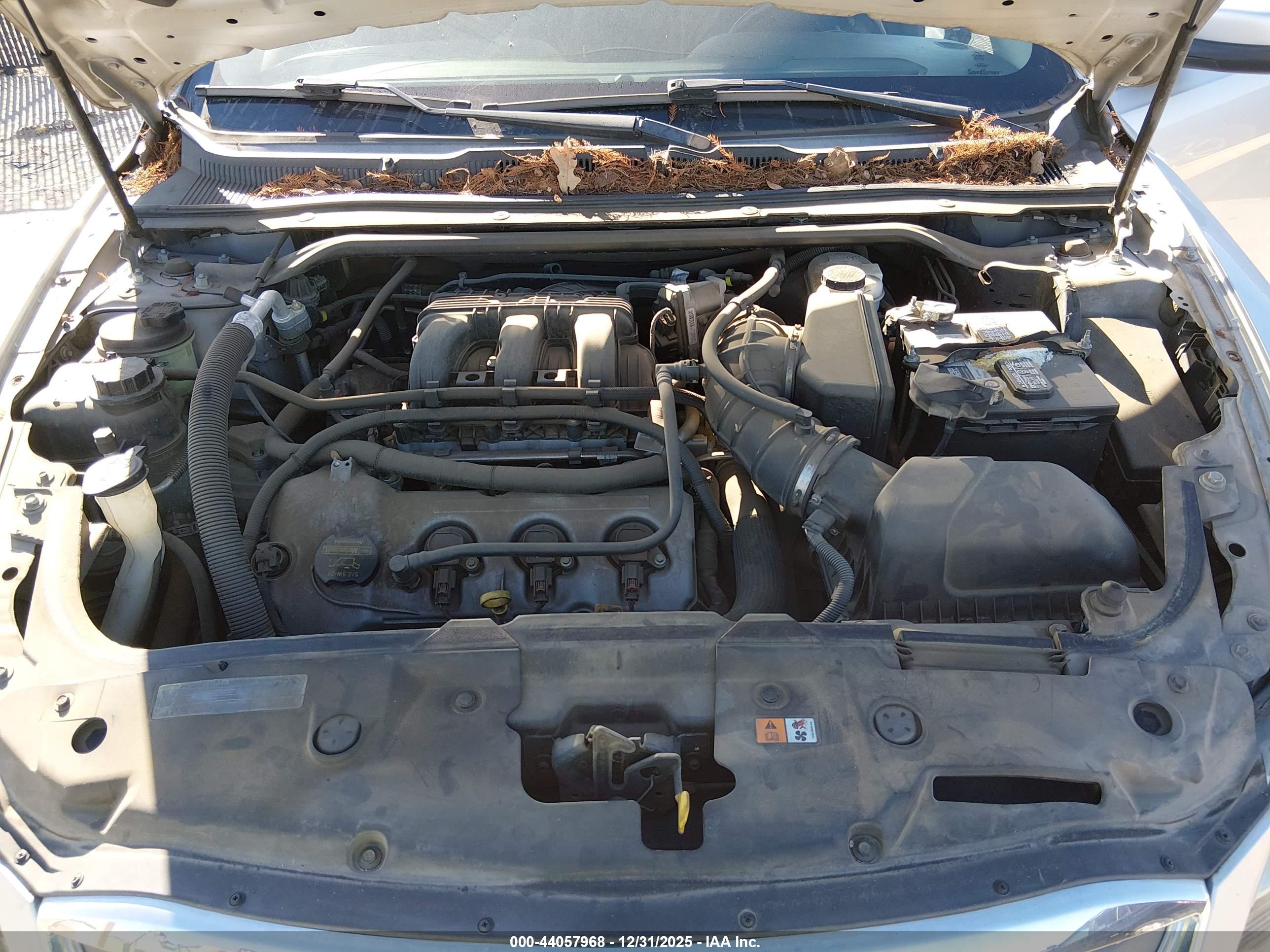 FORD TAURUS image 10
