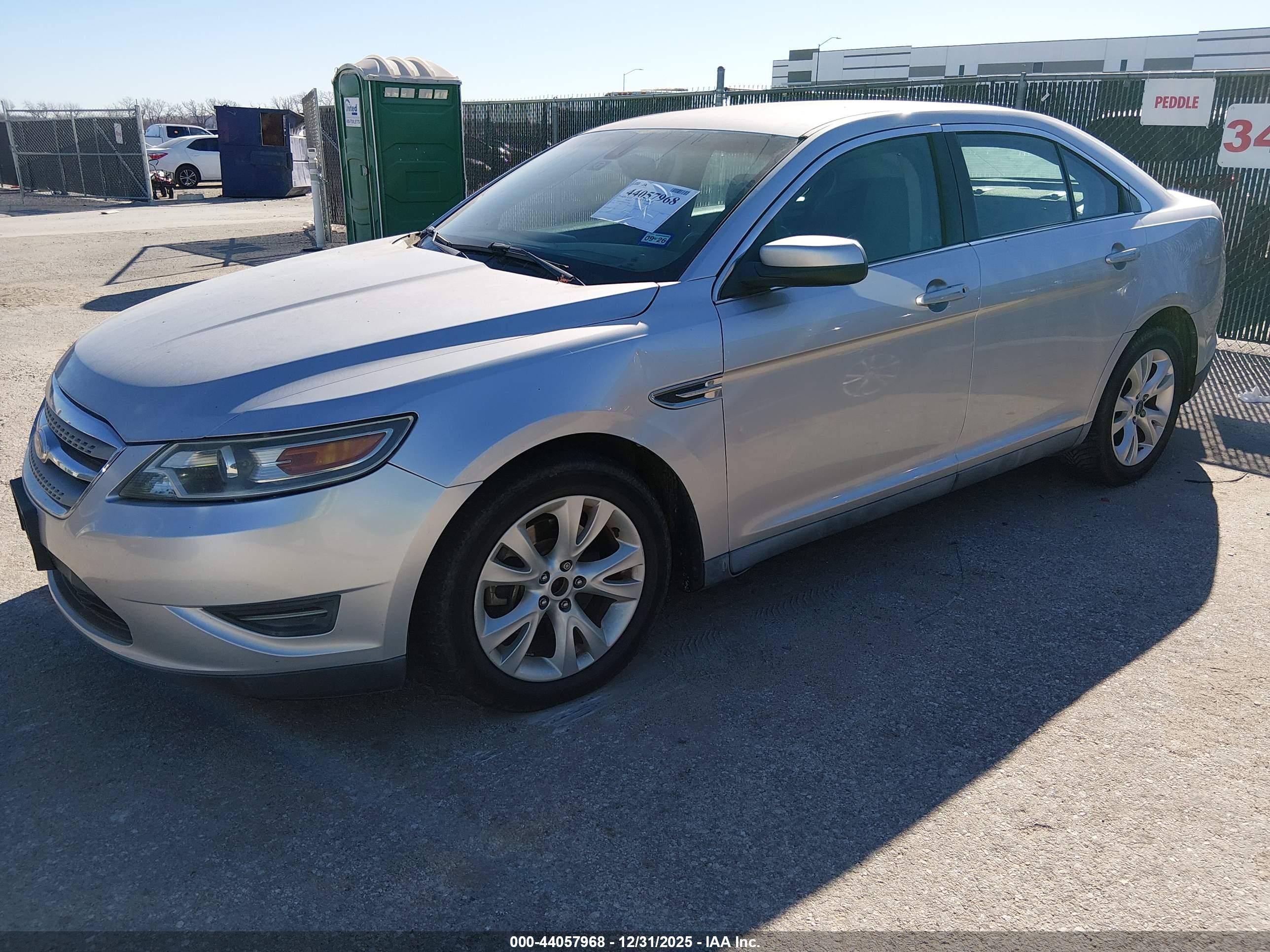 FORD TAURUS image 2