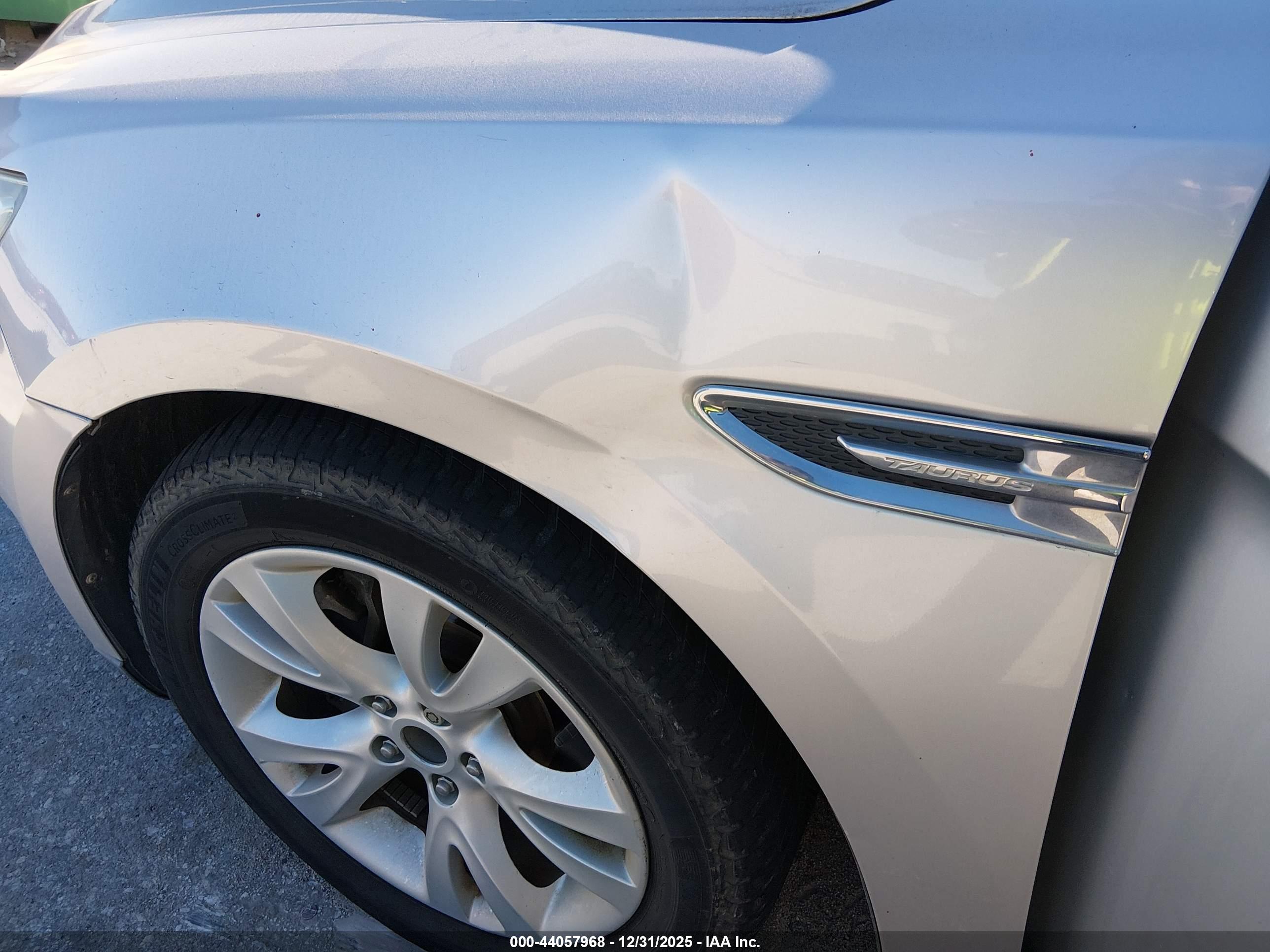 FORD TAURUS image 6