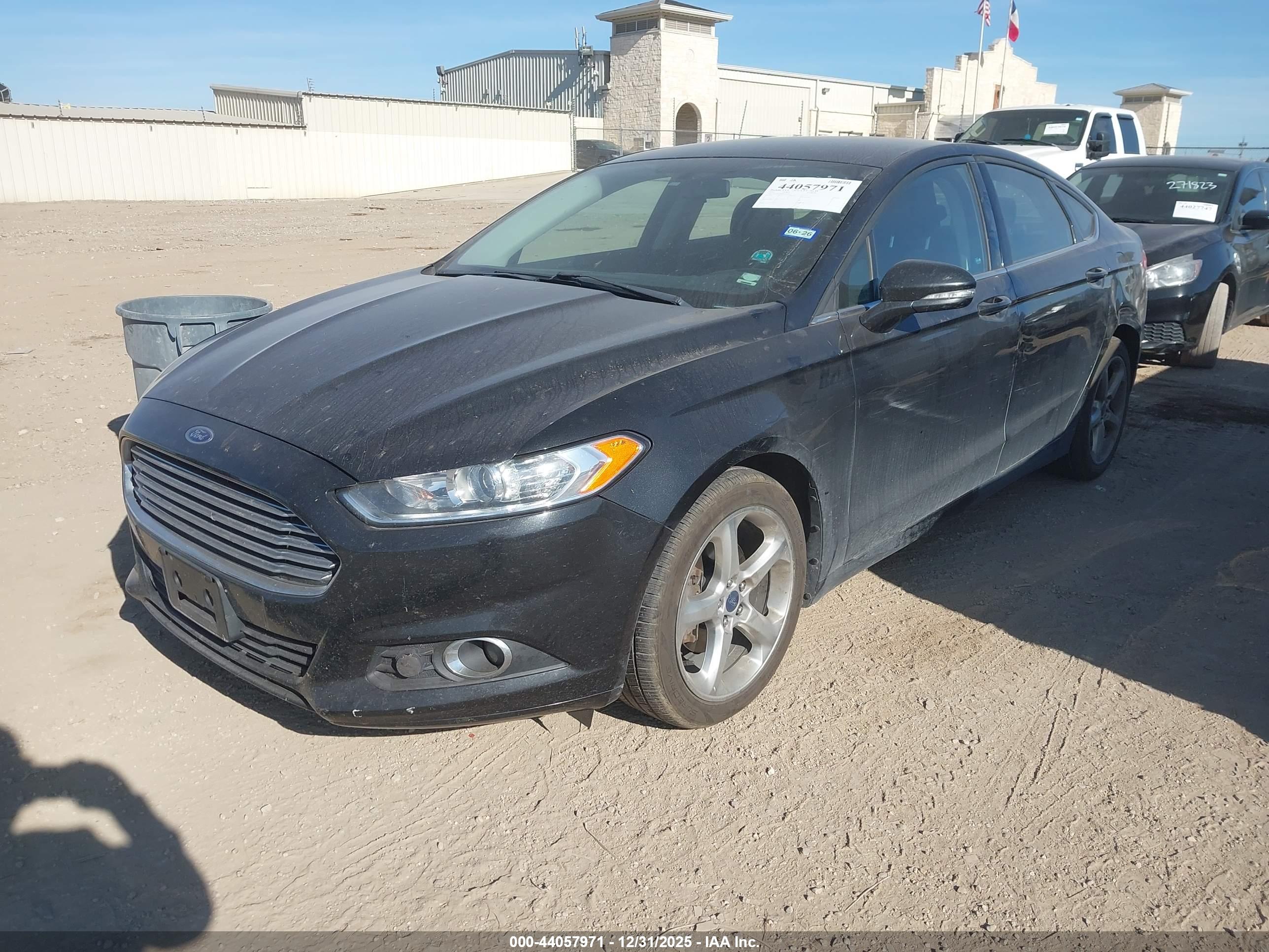 FORD FUSION image 2