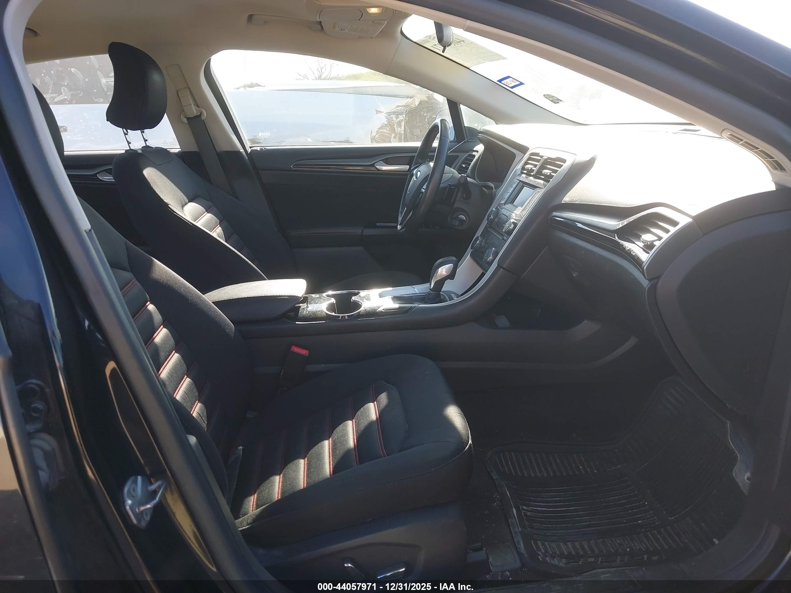 FORD FUSION image 5