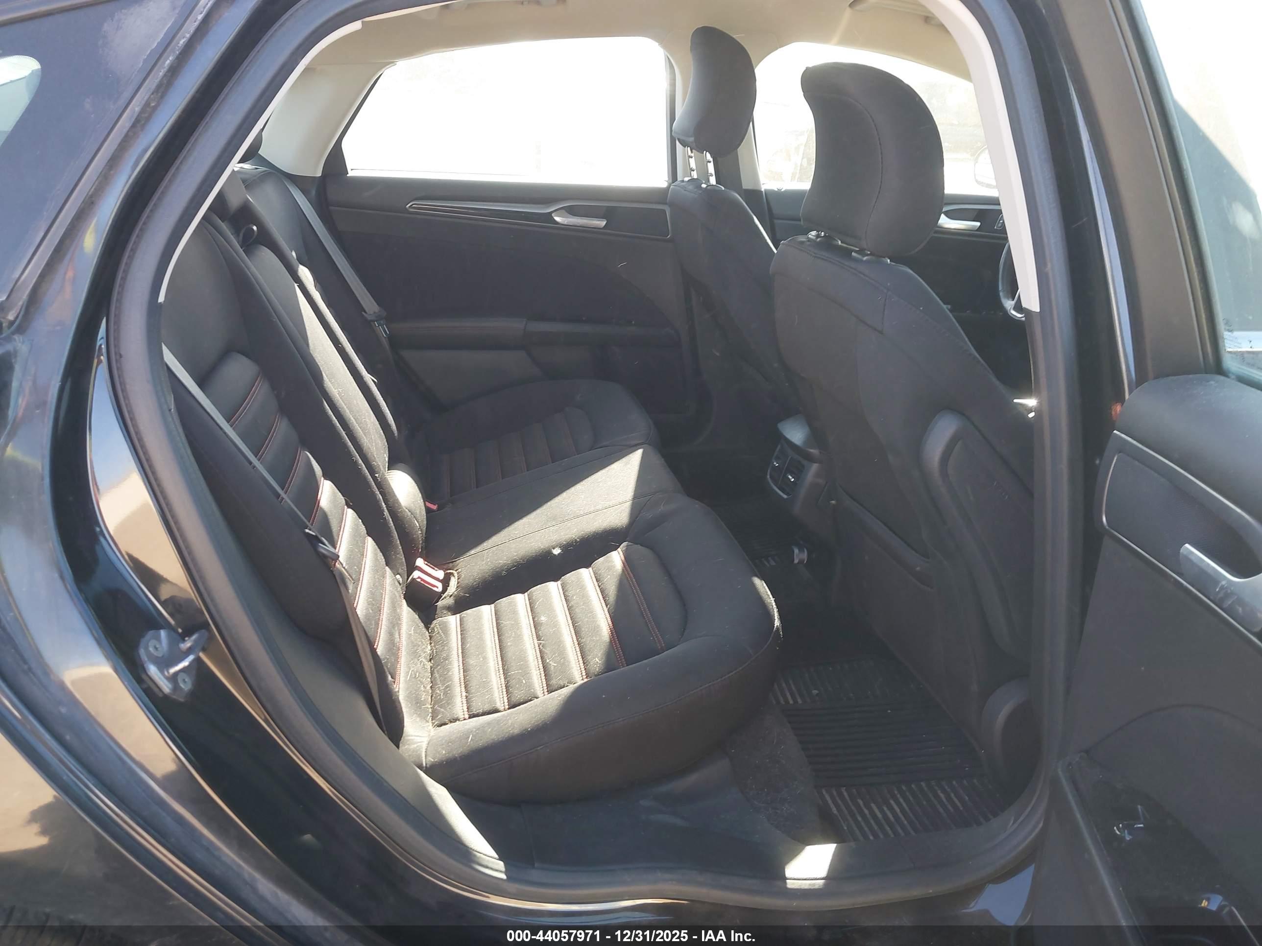 FORD FUSION image 8