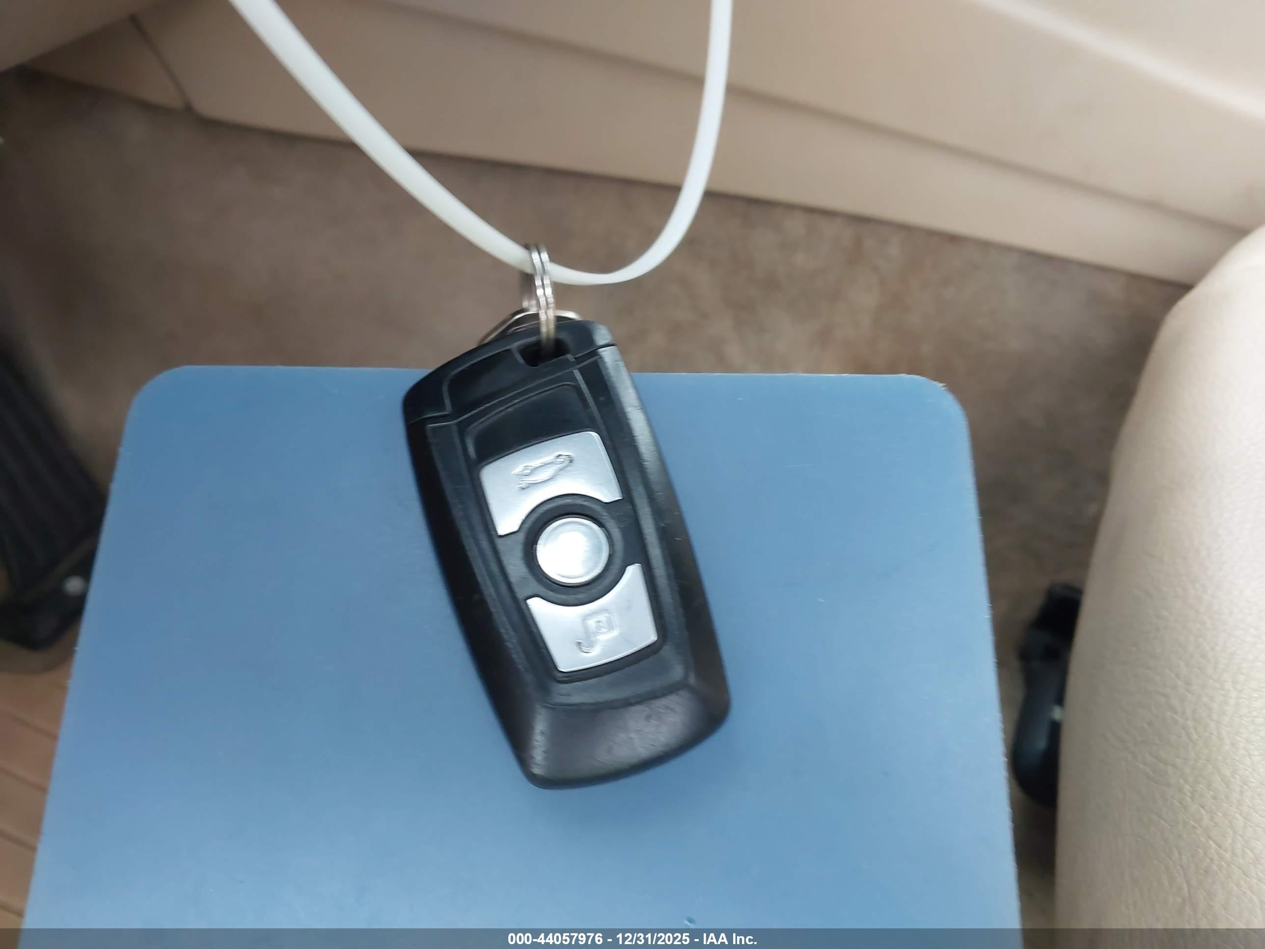 BMW 320I image 11
