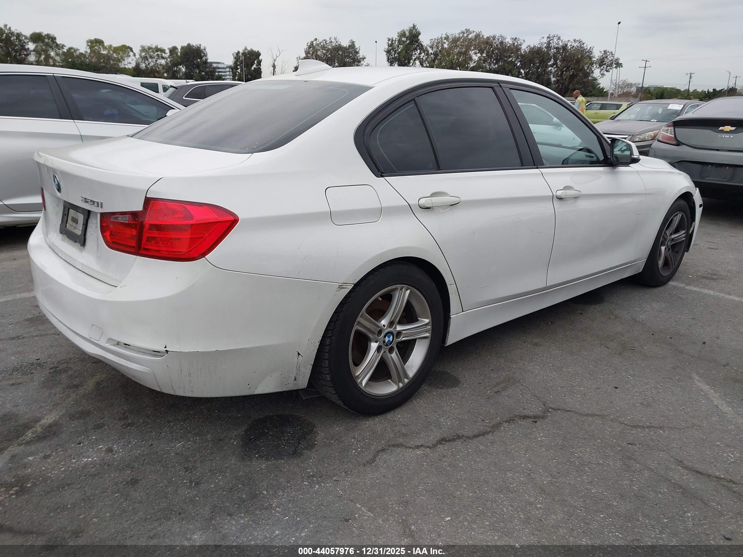 BMW 320I image 4