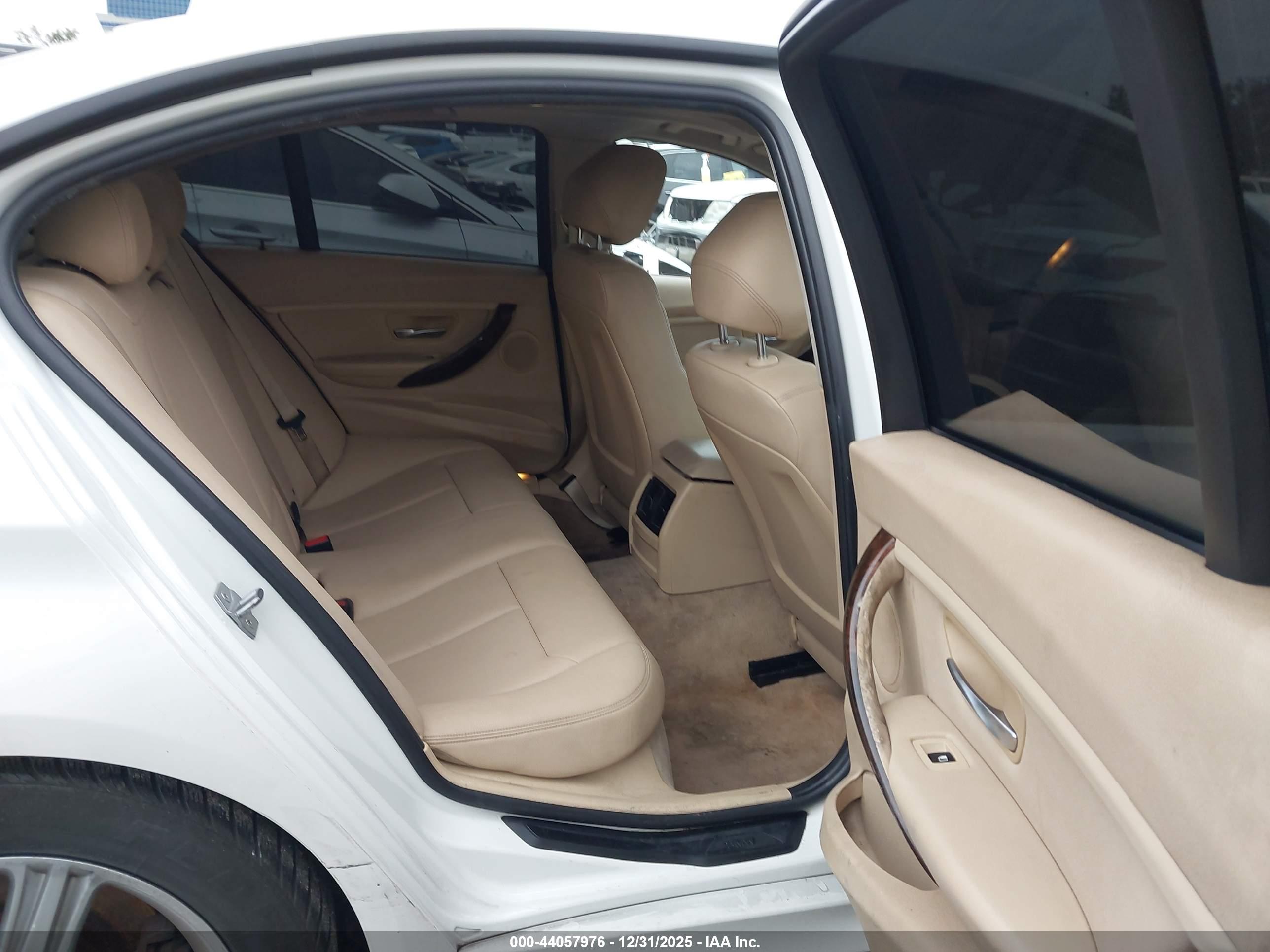 BMW 320I image 8