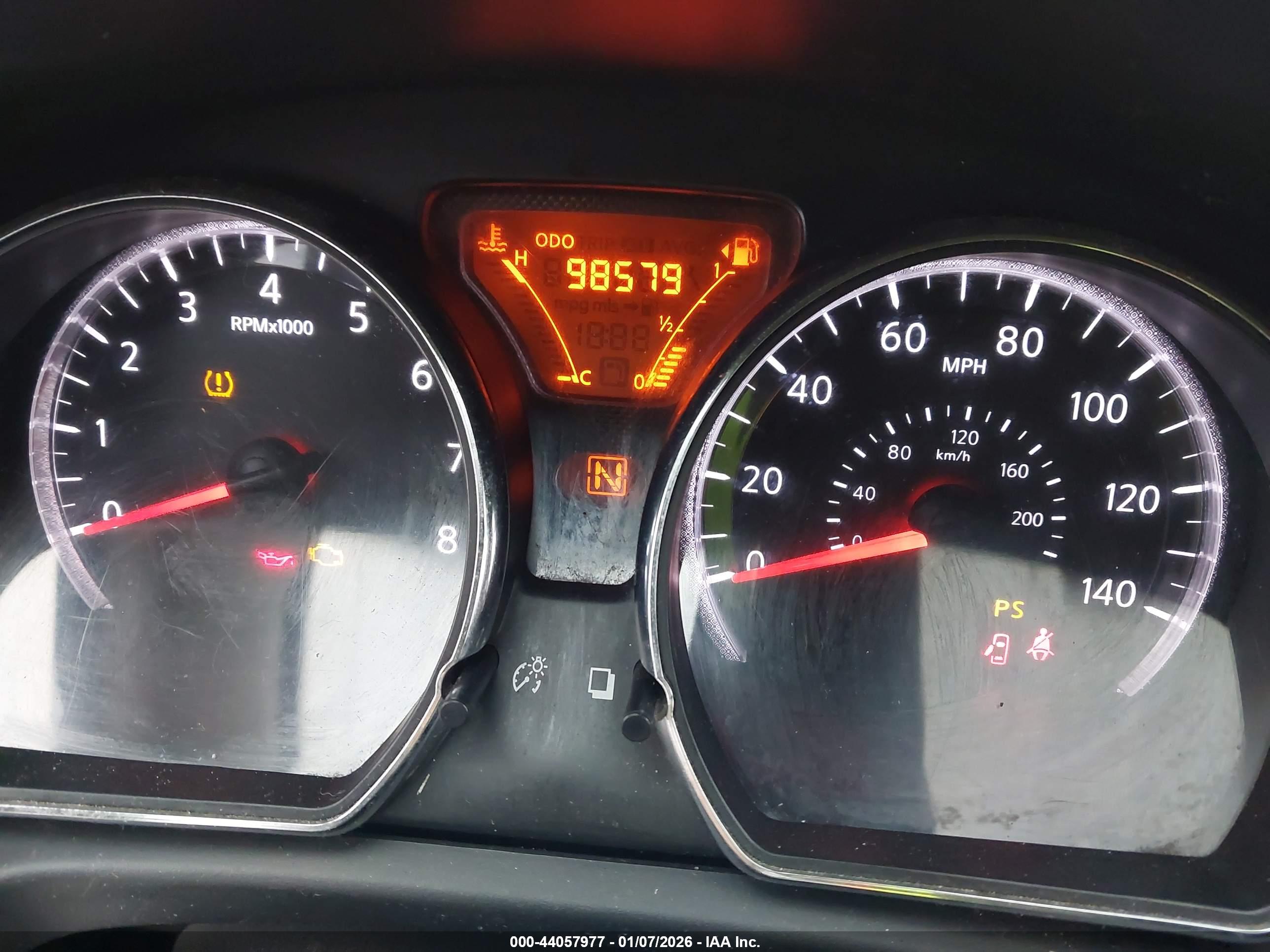 NISSAN VERSA image 7