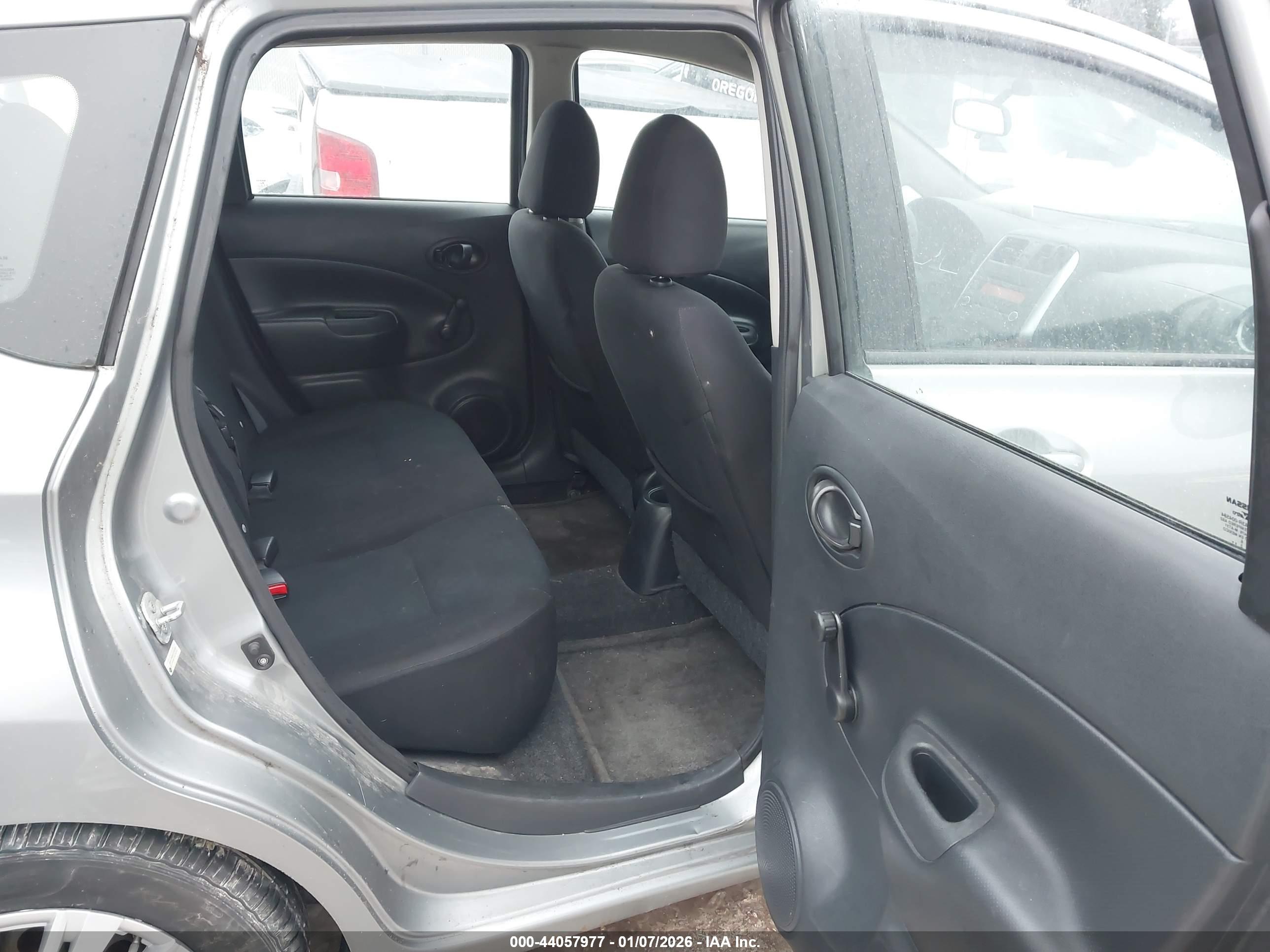 NISSAN VERSA image 8