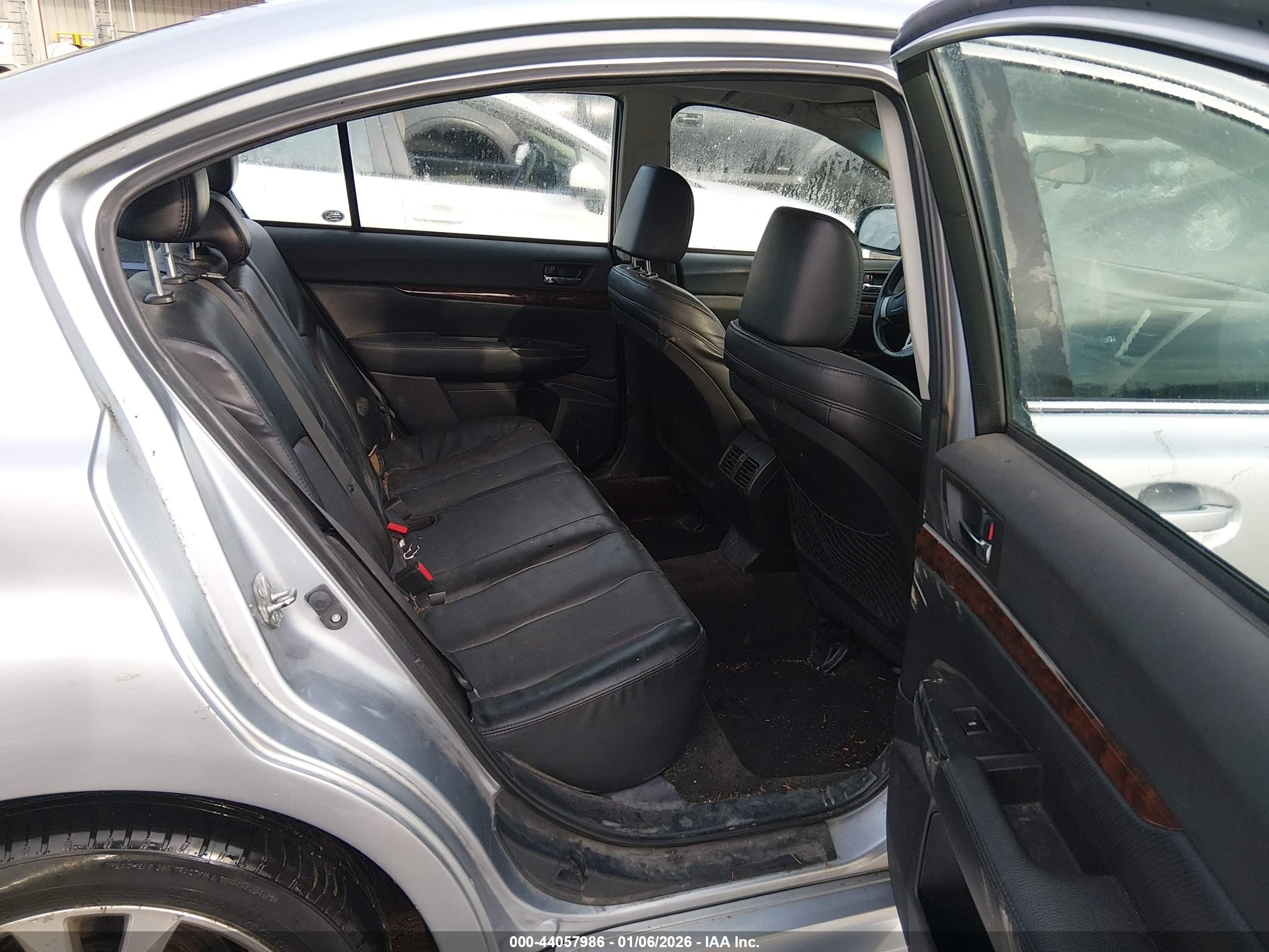SUBARU LEGACY image 8