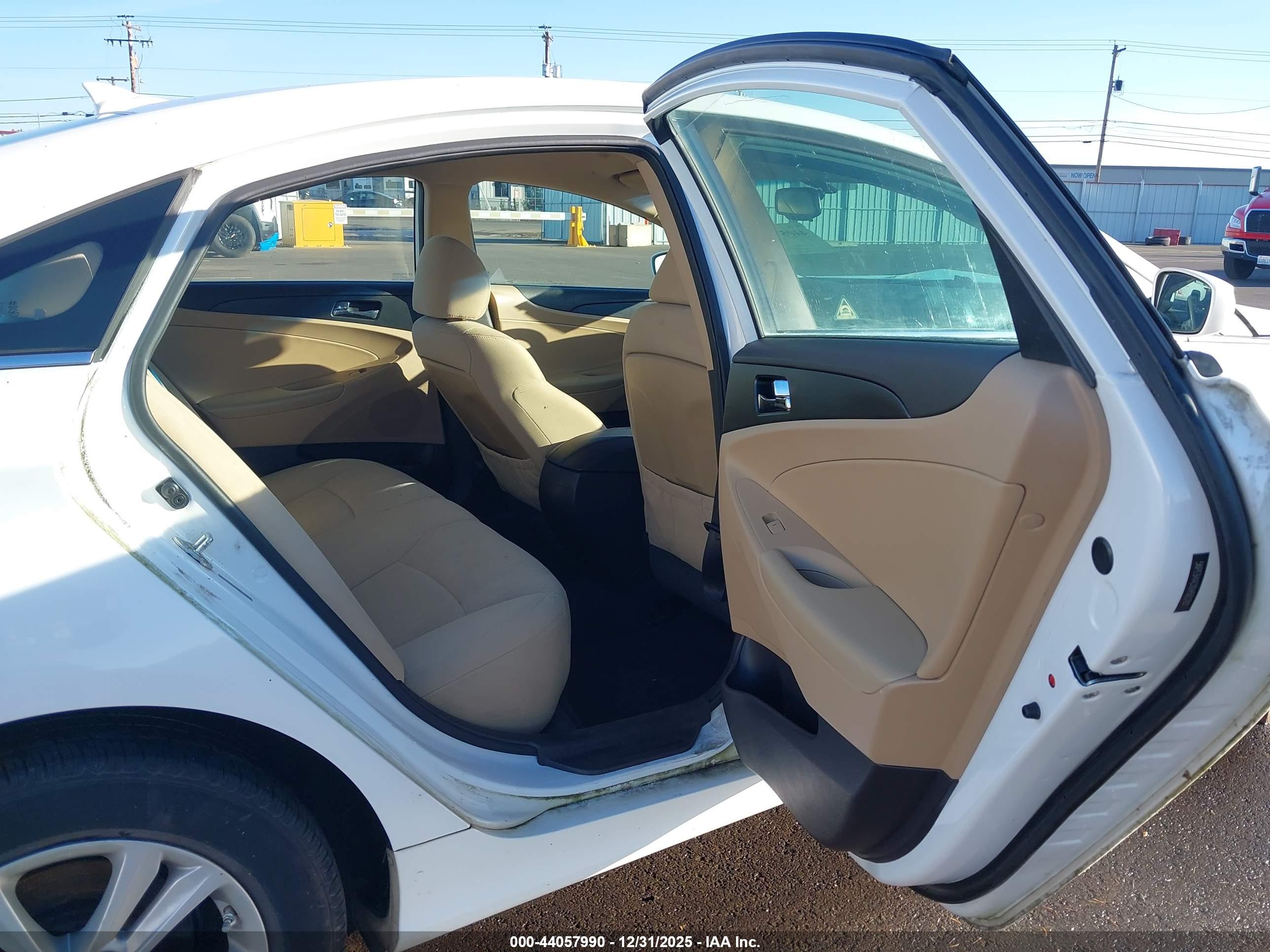 HYUNDAI SONATA image 8