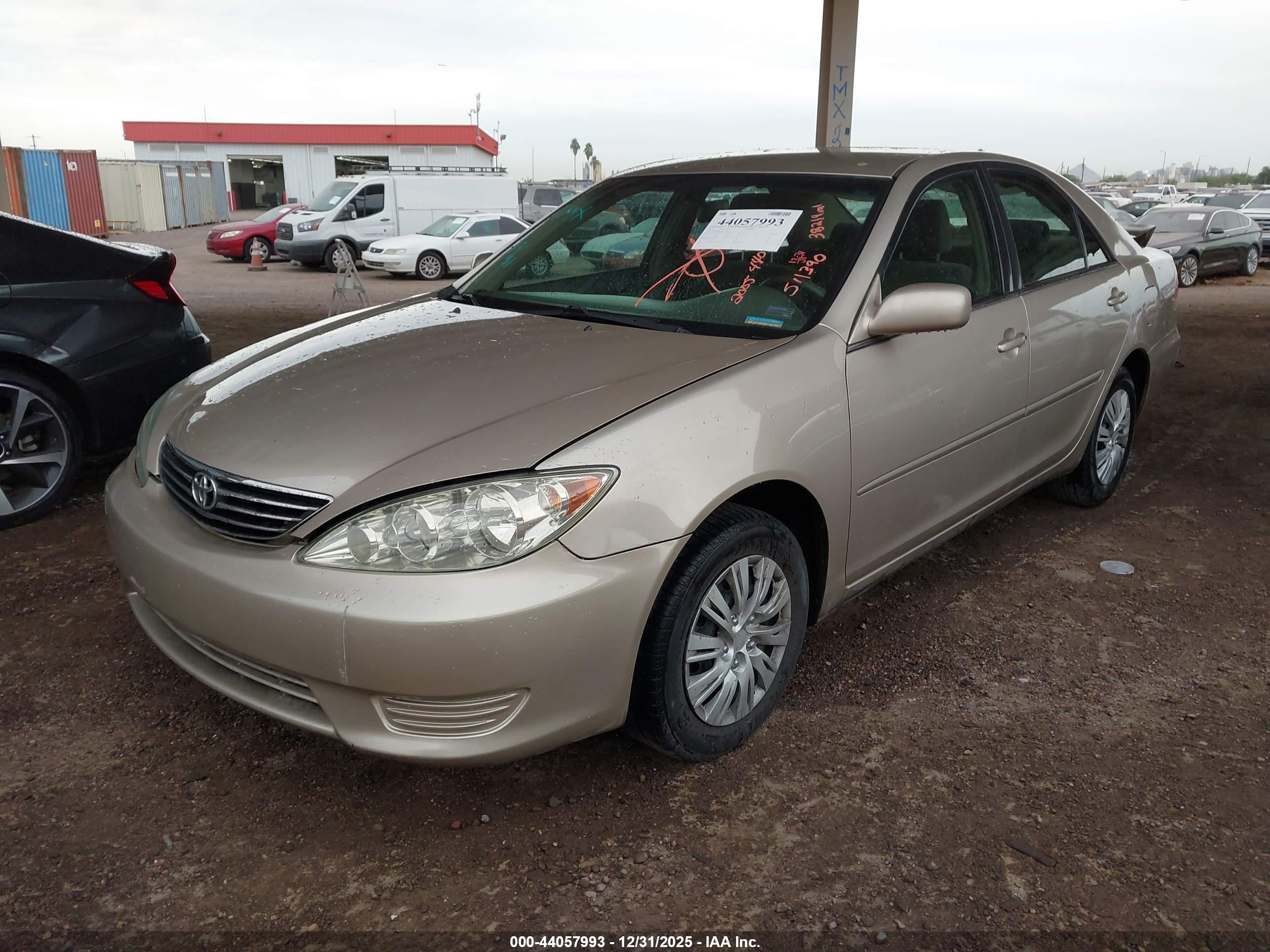 TOYOTA CAMRY image 2