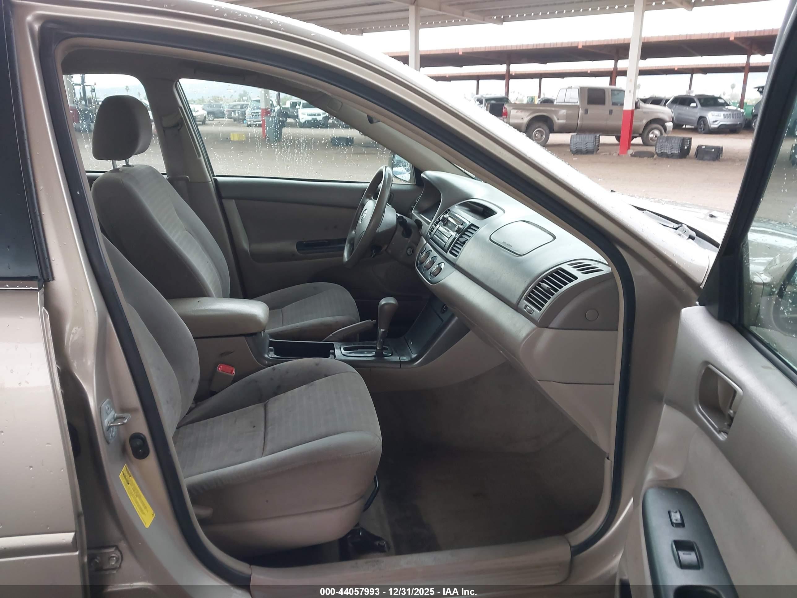 TOYOTA CAMRY image 5