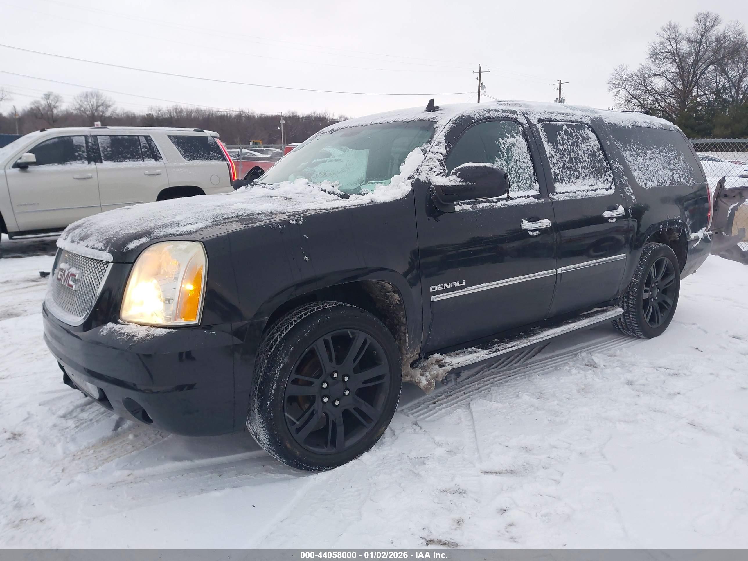 GMC YUKON image 2