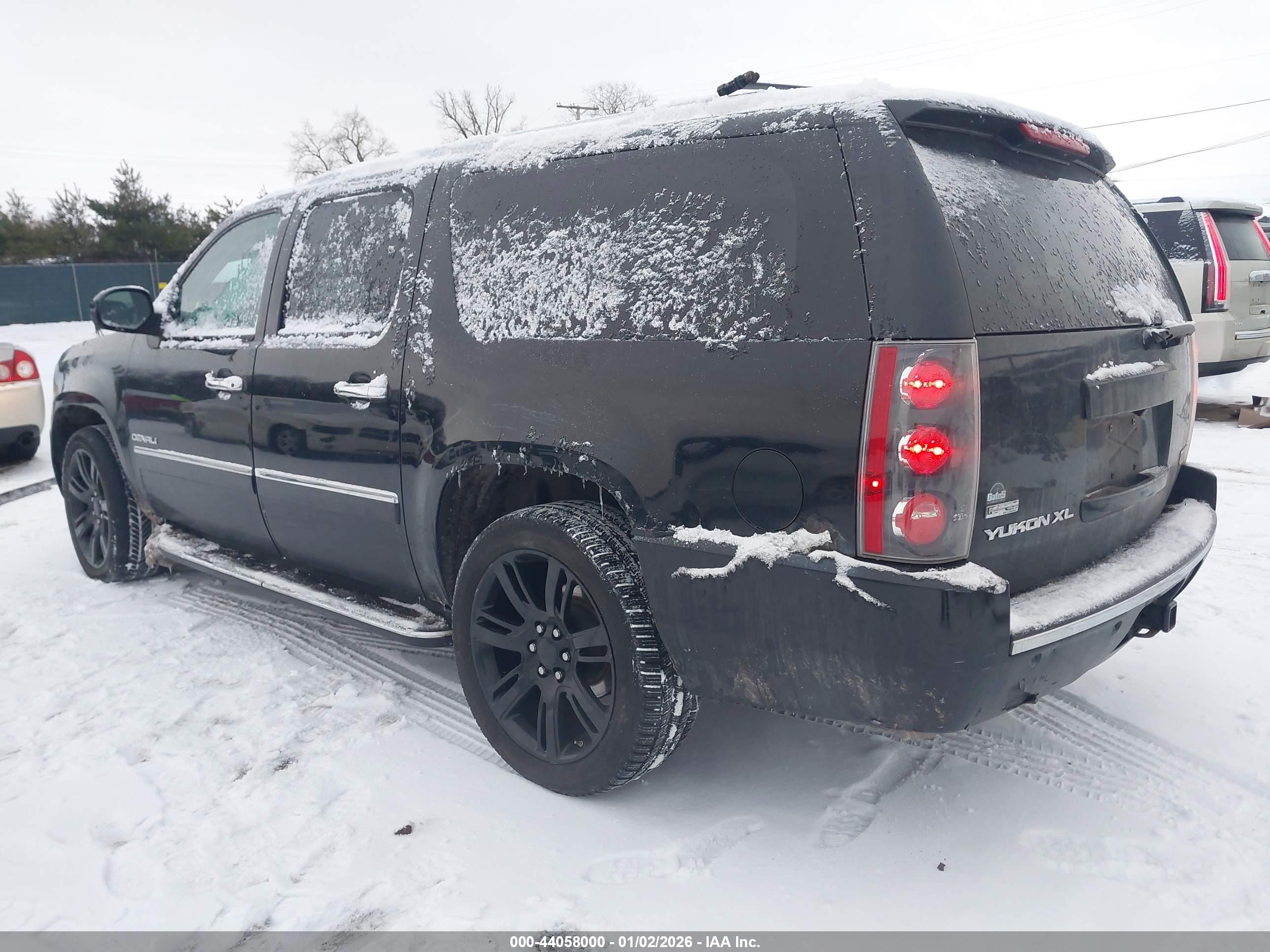 GMC YUKON image 3