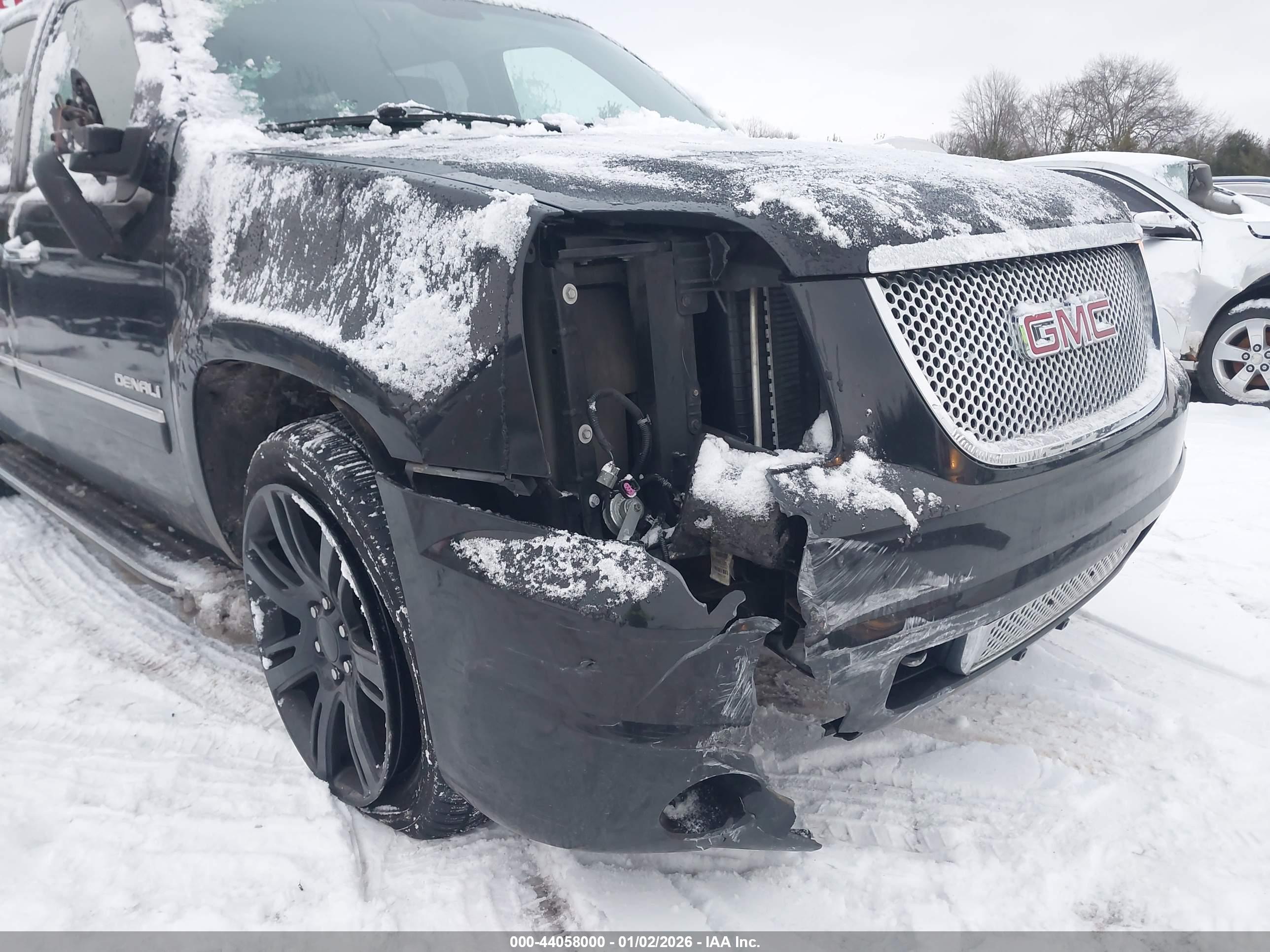 GMC YUKON image 6