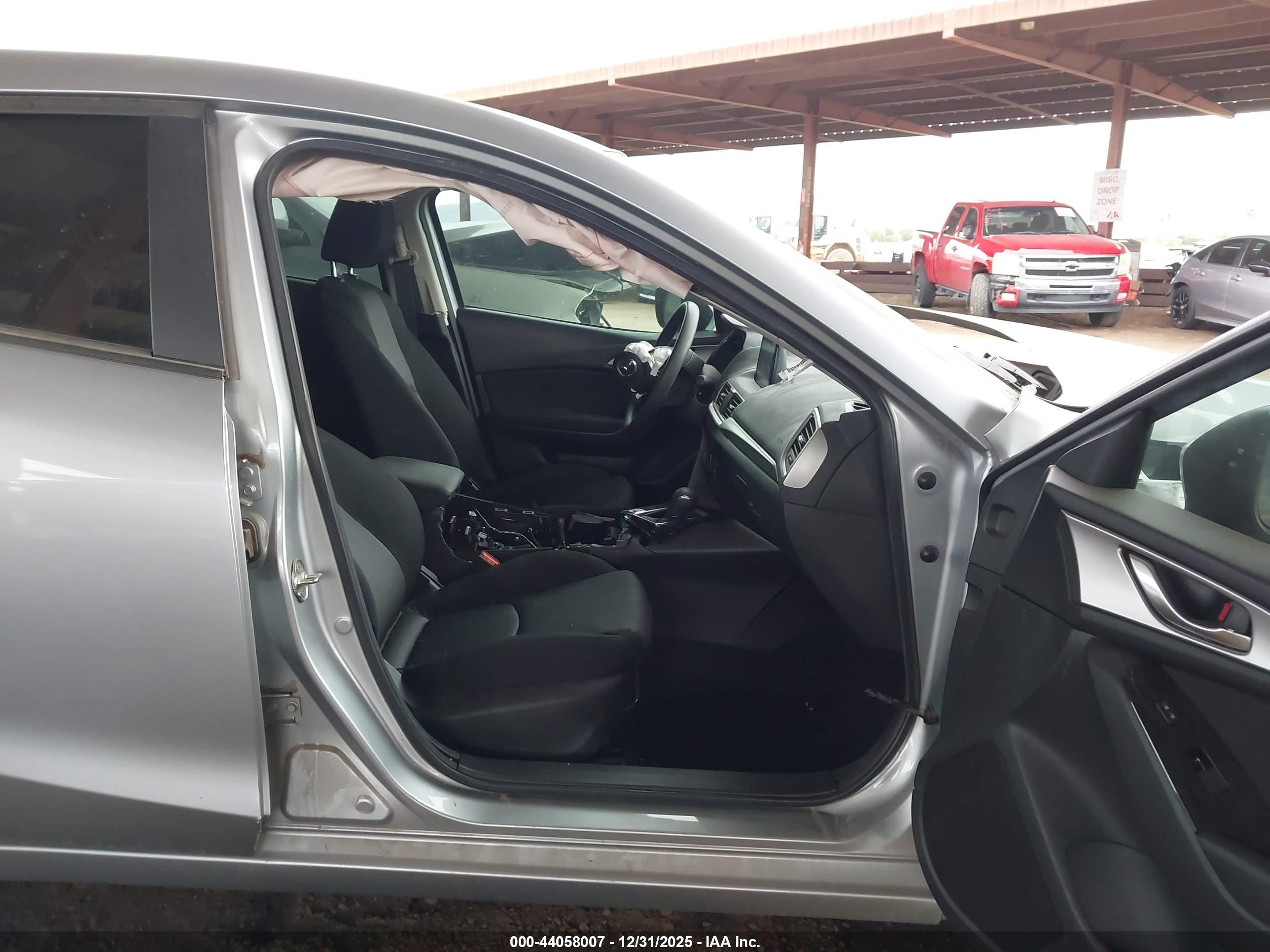 MAZDA MAZDA3 image 5